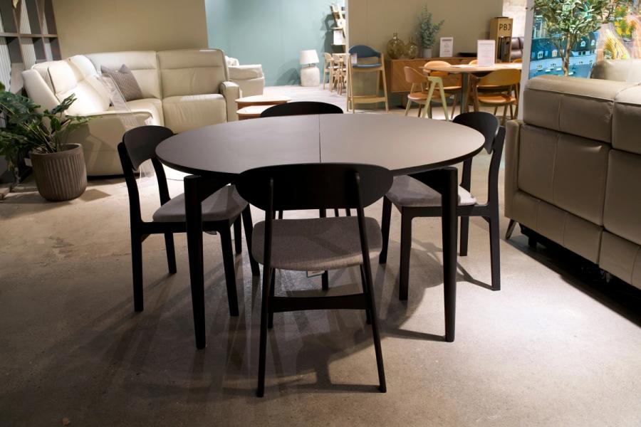 PBJ: Aeris Round Extendable Table & 4 Tribe Chairs