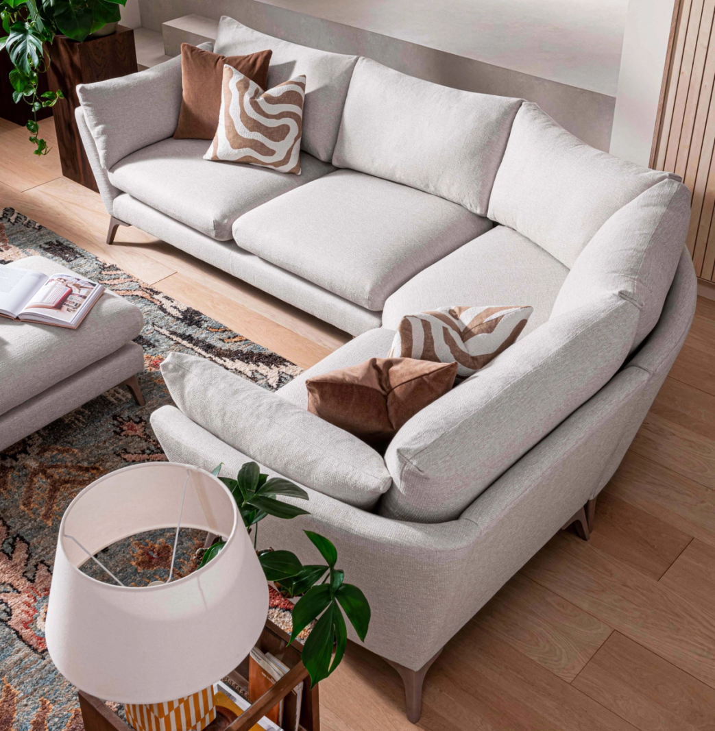 Whitemeadow – Elton Corner Sofa, Cuddler, & Coffee Table