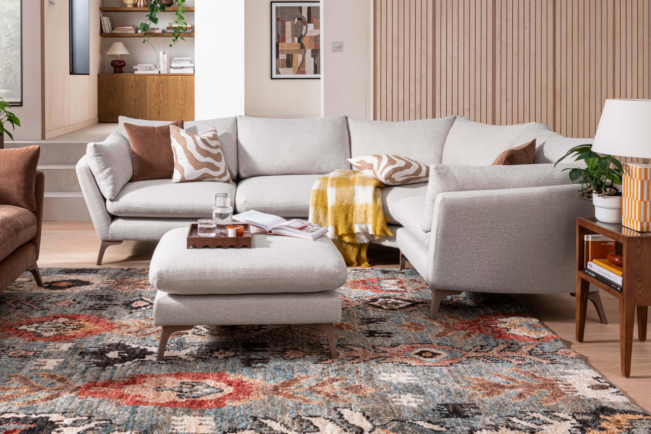 Whitemeadow – Elton Corner Sofa, Cuddler, & Coffee Table