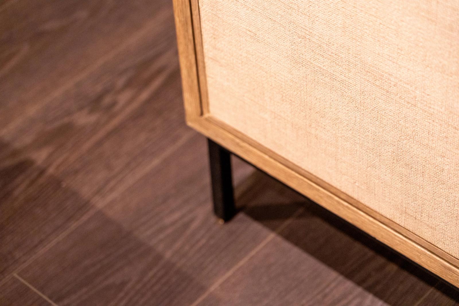 Hooker two-door sideboard, leg and base