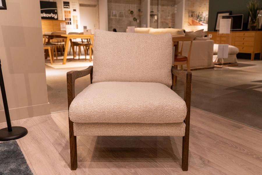 El Paso armchair, from the front