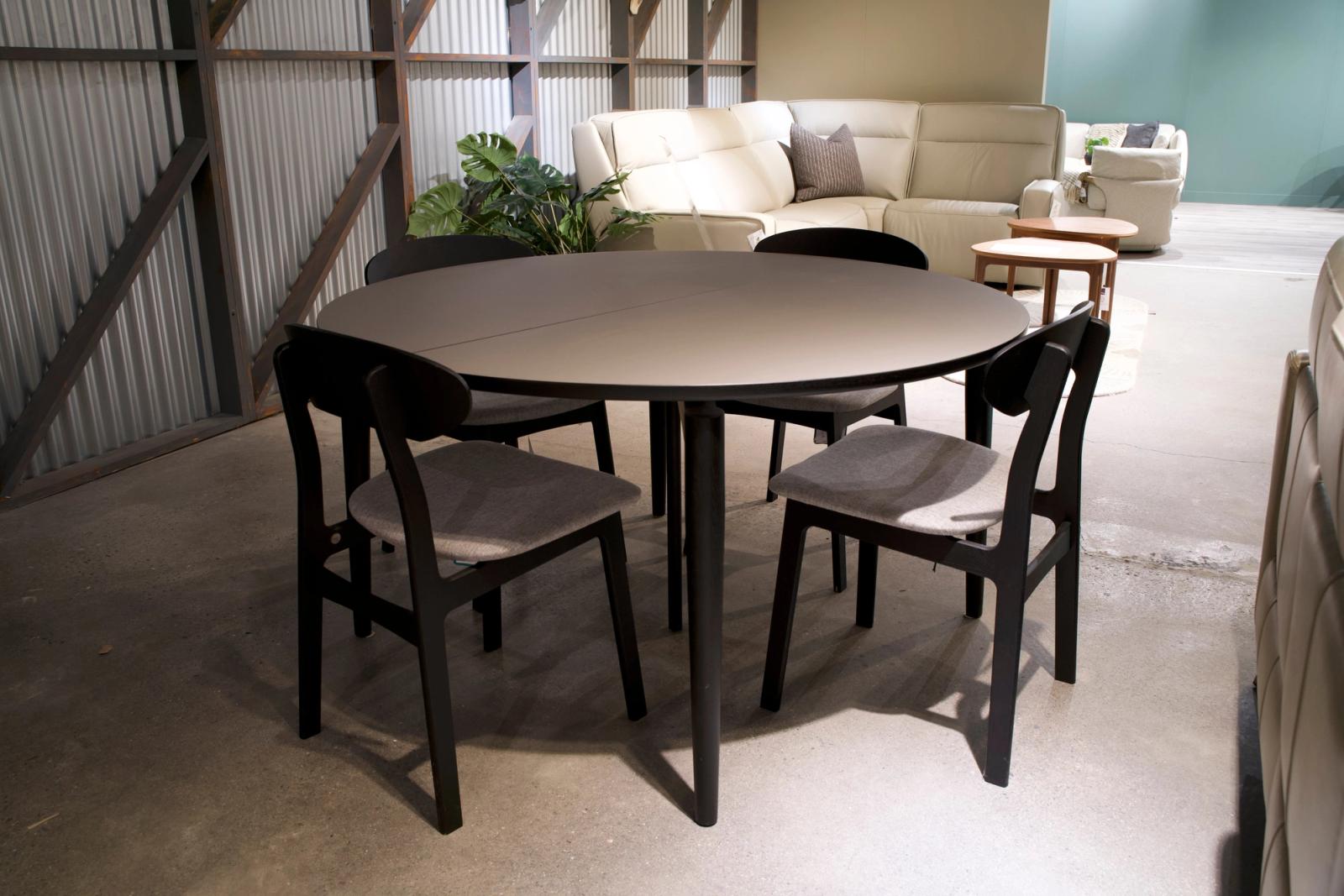 PBJ: Aeris Round Extendable Table & 4 Tribe Chairs