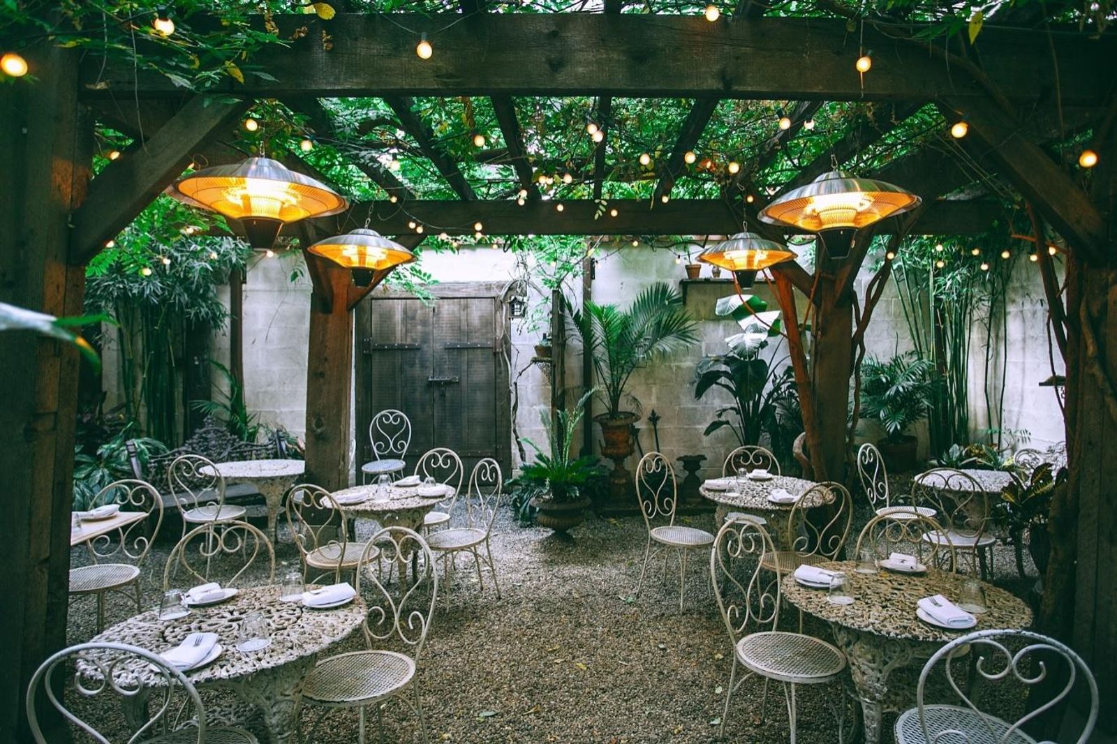 D:\Logicose\December\Restaurant\pexels-maria-orlova-4947396.jpg