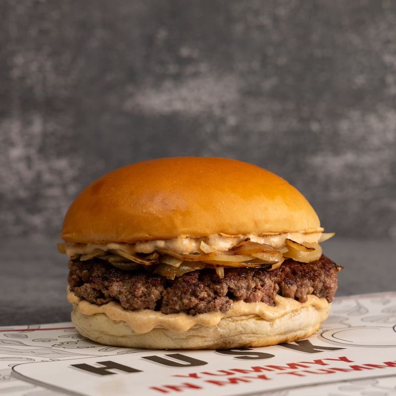 HOT LUCY BURGER