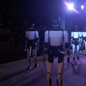 Cover Image for تسلا تكشف عن مستقبل النقل الذاتي والروبوتات: ابتكارات ثورية في مؤتمر "وي روبوت"