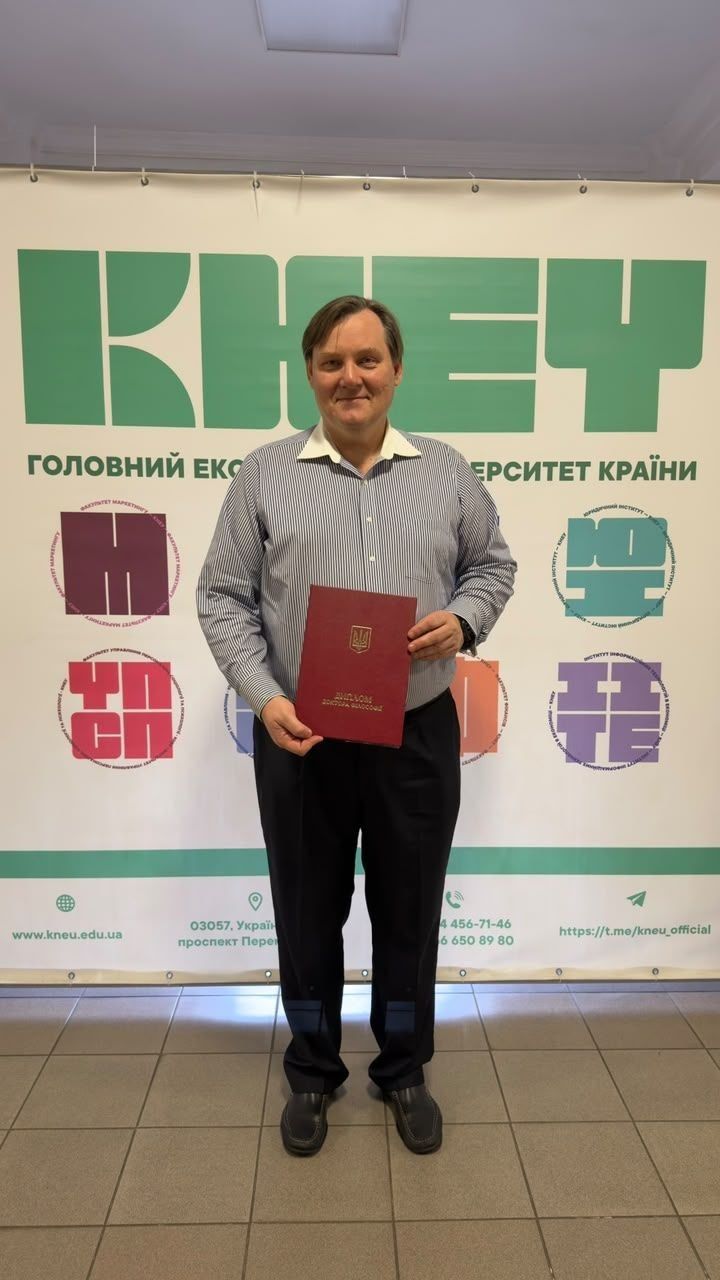 Вітаємо з успішним захистом дисертації Шарова Романа Валентиновича!