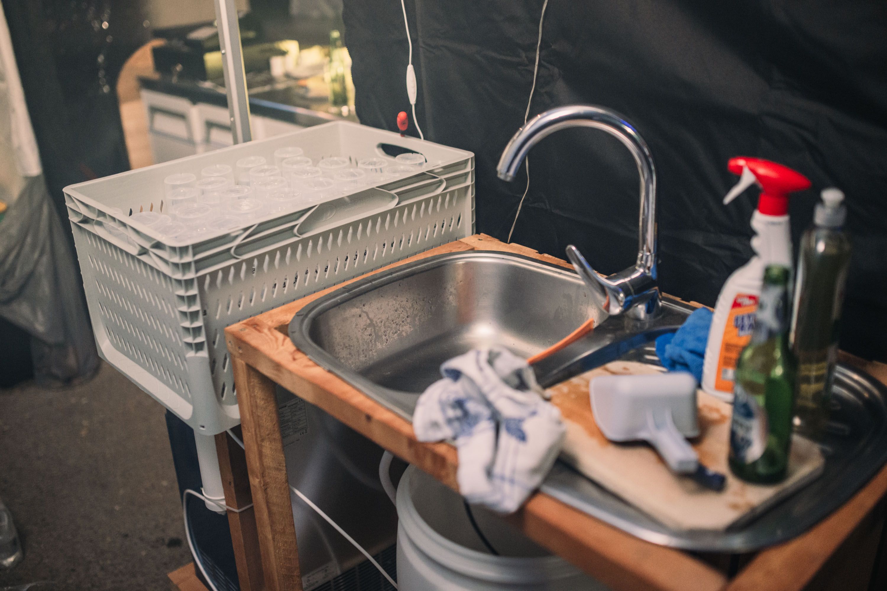 Sink with 200l water filled