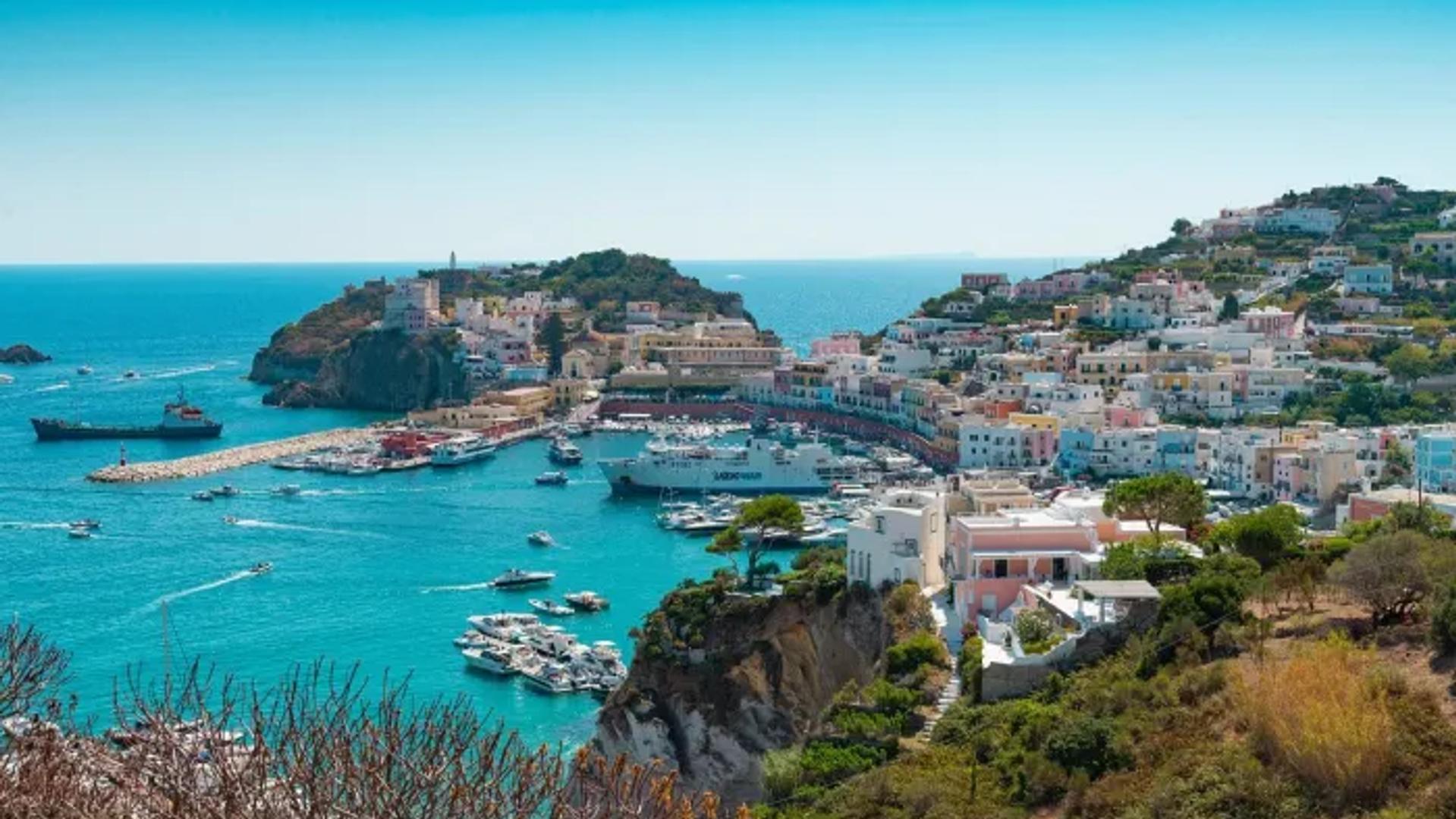 Ponza | The largest of the Pontine Islands