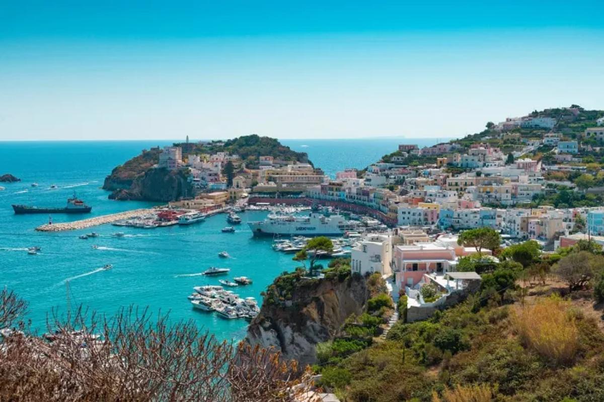 Ponza | The largest of the Pontine Islands