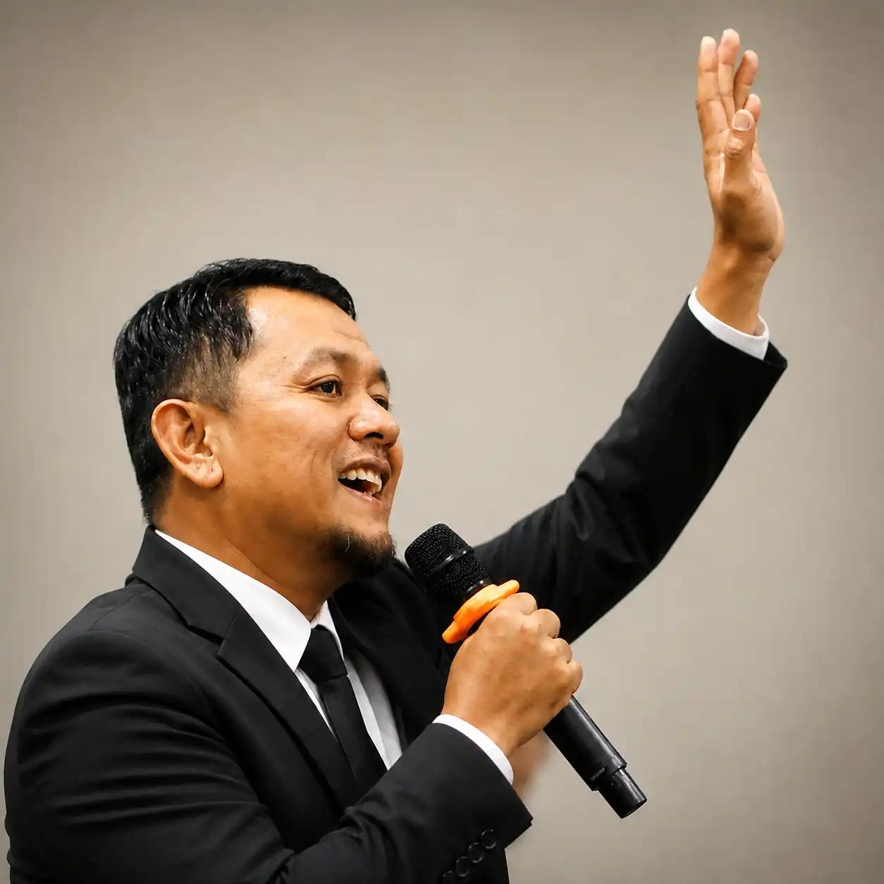 Portrait — Delvi Sismanto