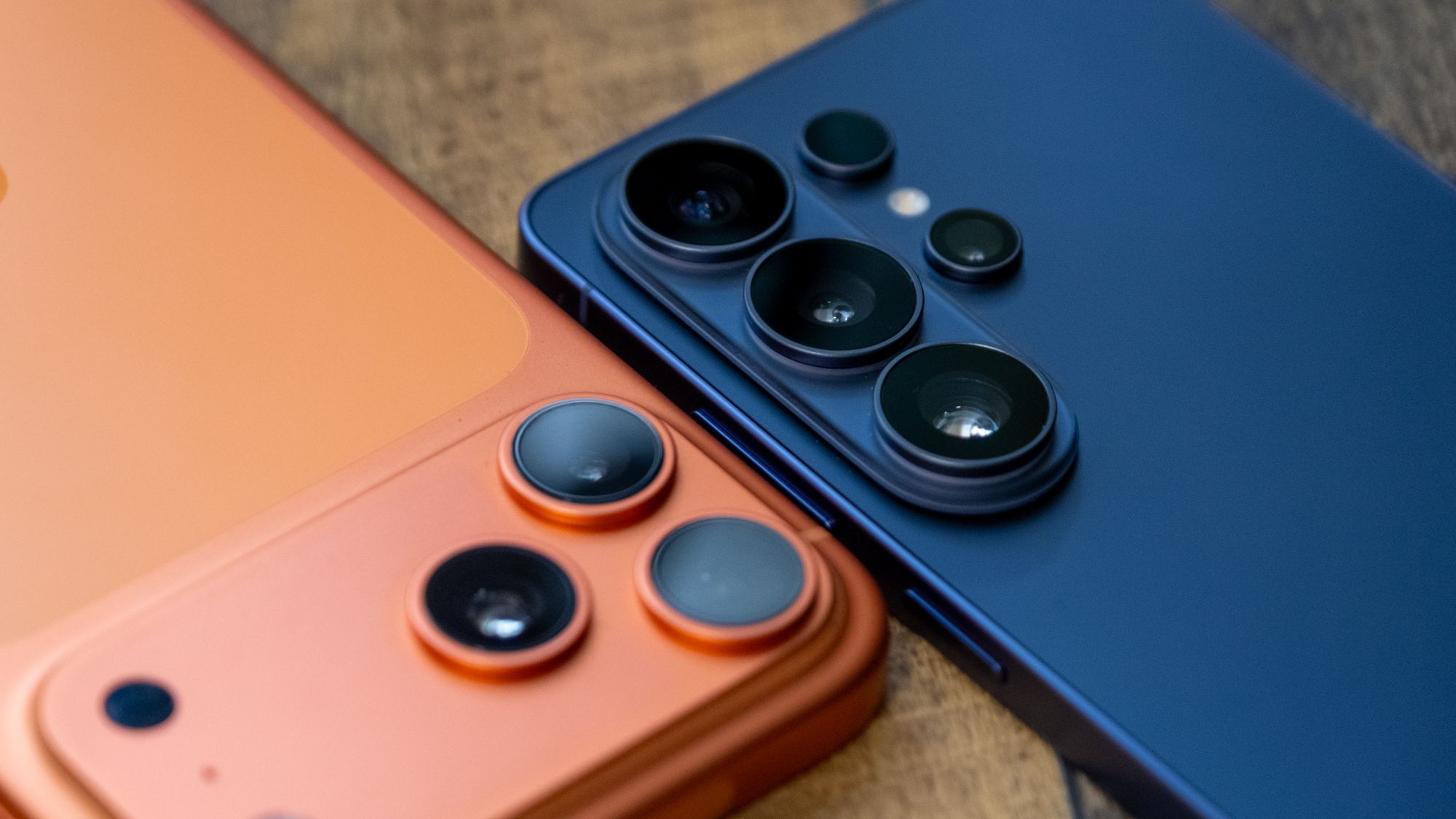 Camera sensors on the iPhone 17 Pro Max and Samsung Galaxy S26 Ultra
