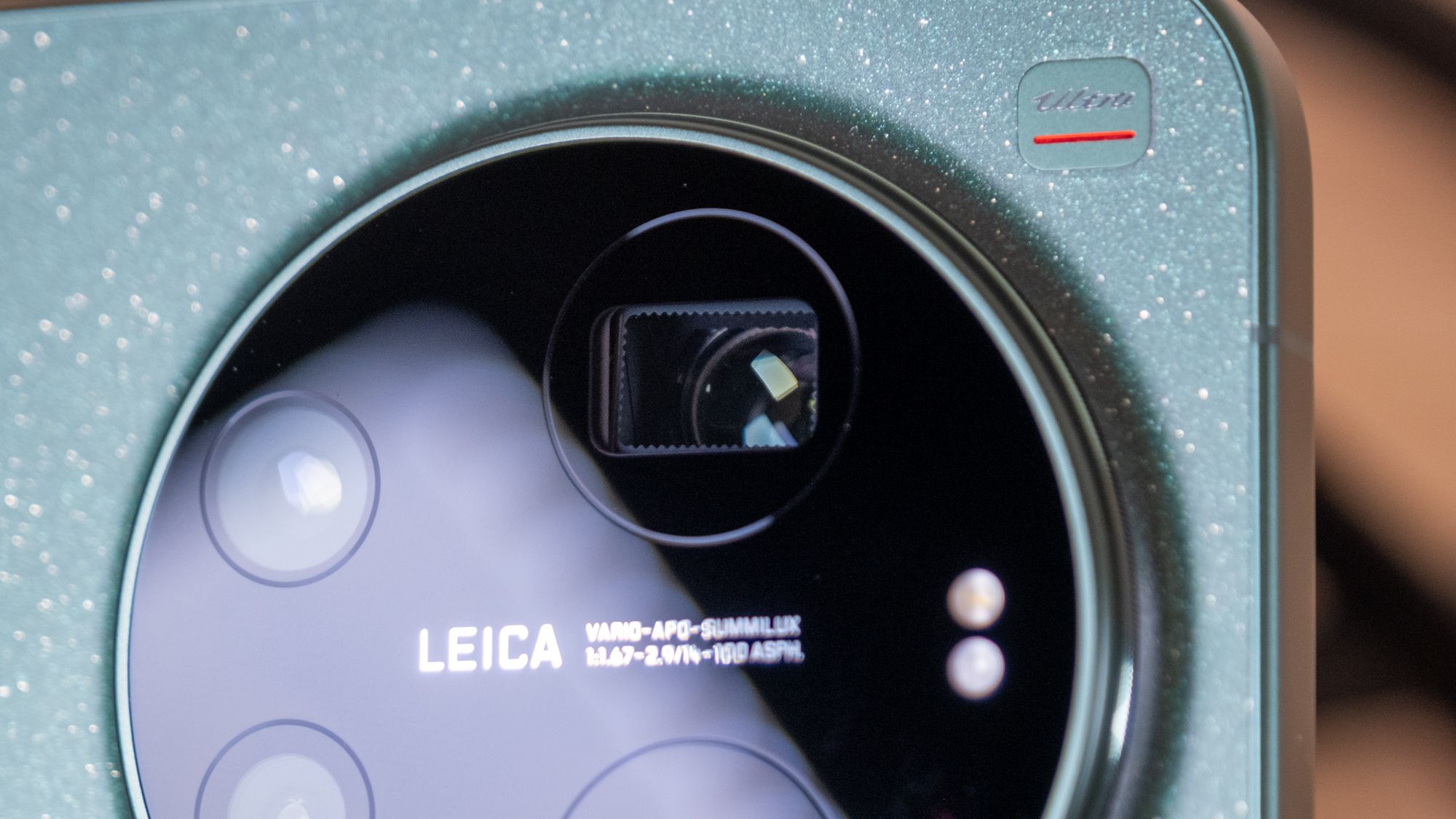 Sensor size vs dynamic range: Does a bigger sensor capture more?