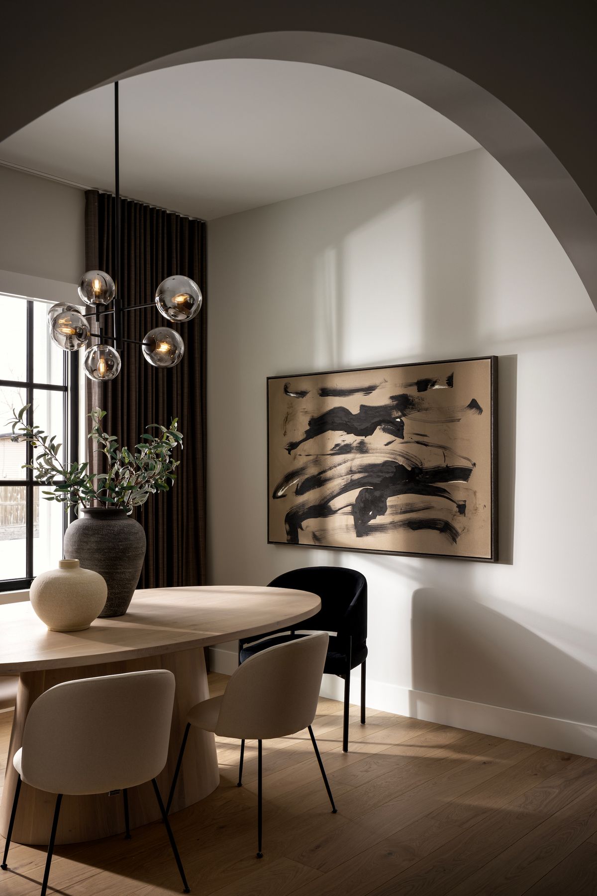 Arched dining room in the Lakeview home
