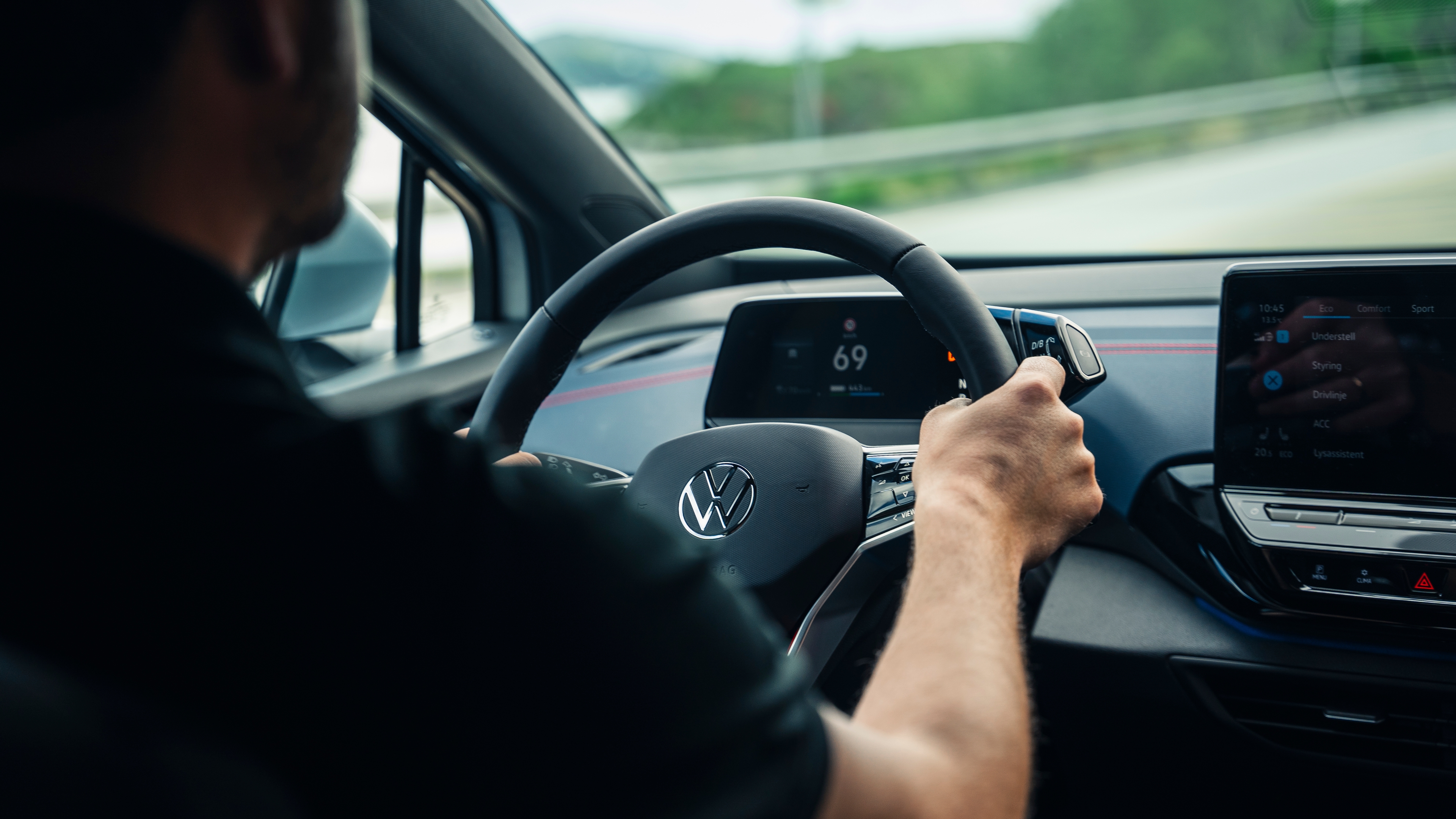 Husk å holde god avstand til andre bilister.