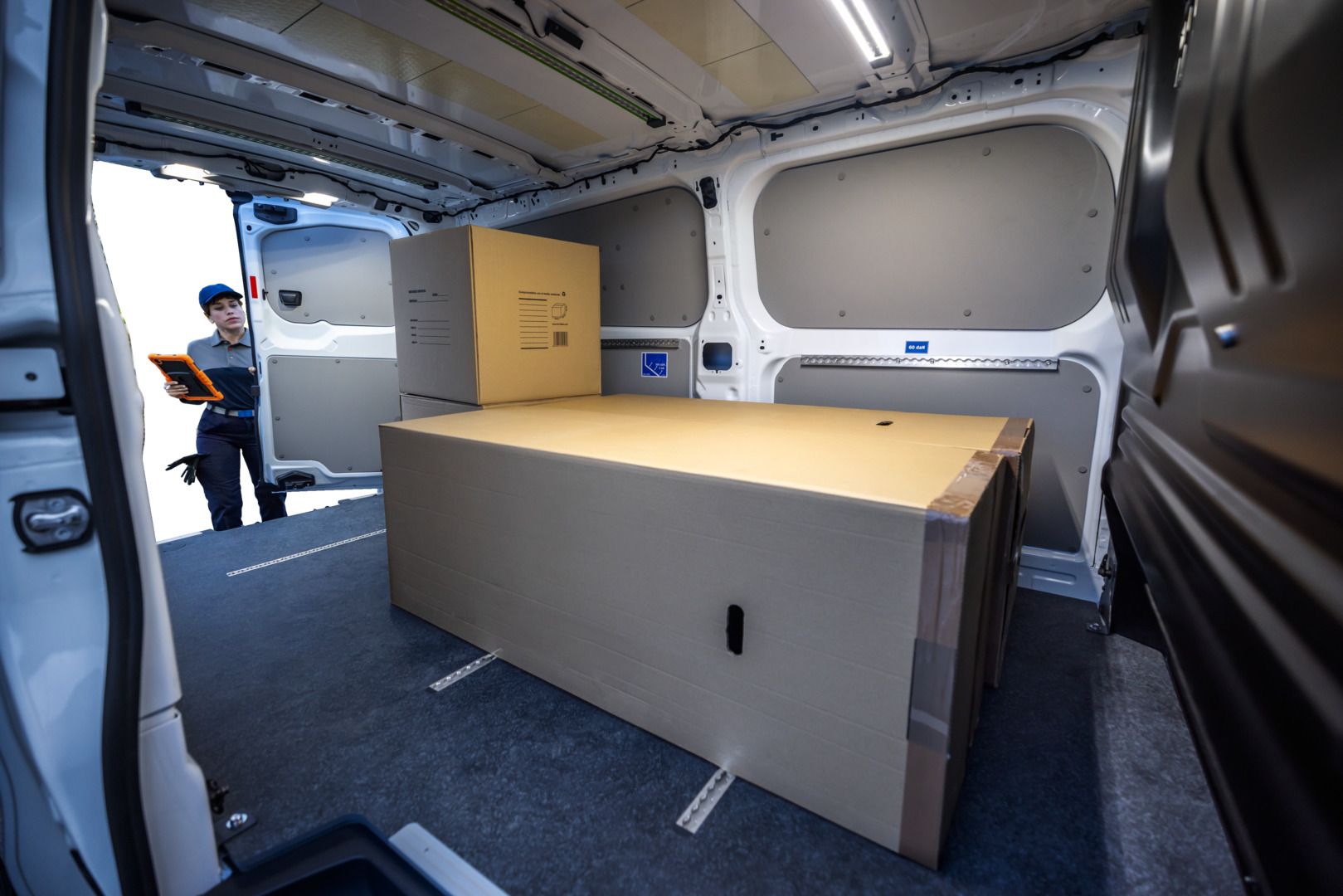 I lang utgave måler varerommet 3,02 meter og 2,62 meter i kort utgave.