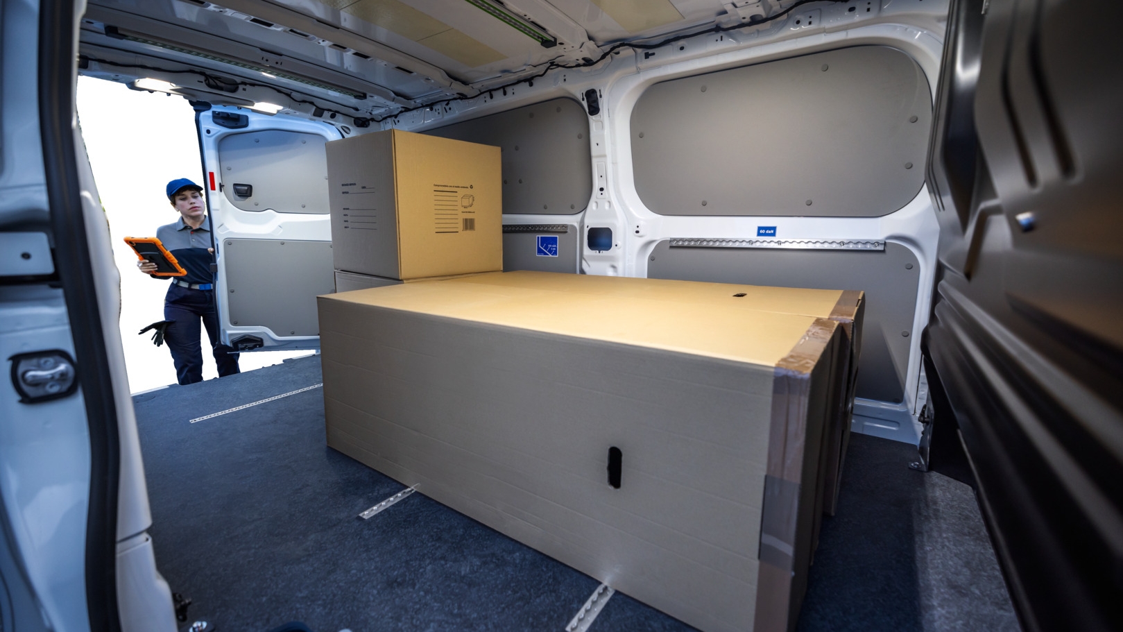 I lang utgave måler varerommet 3,02 meter og 2,62 meter i kort utgave.