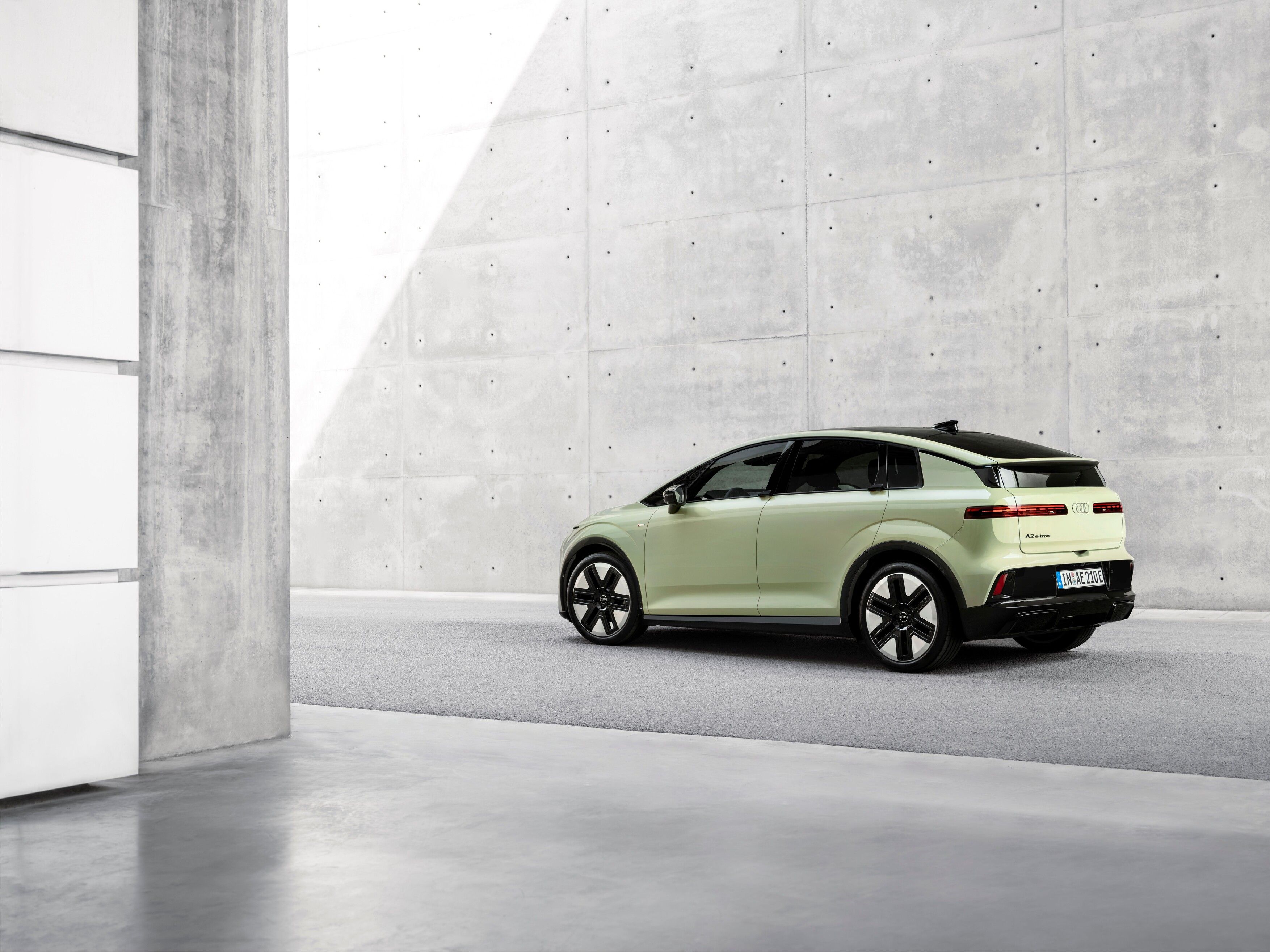Audi A2 e-tron i i pistasjgrønn metallic.