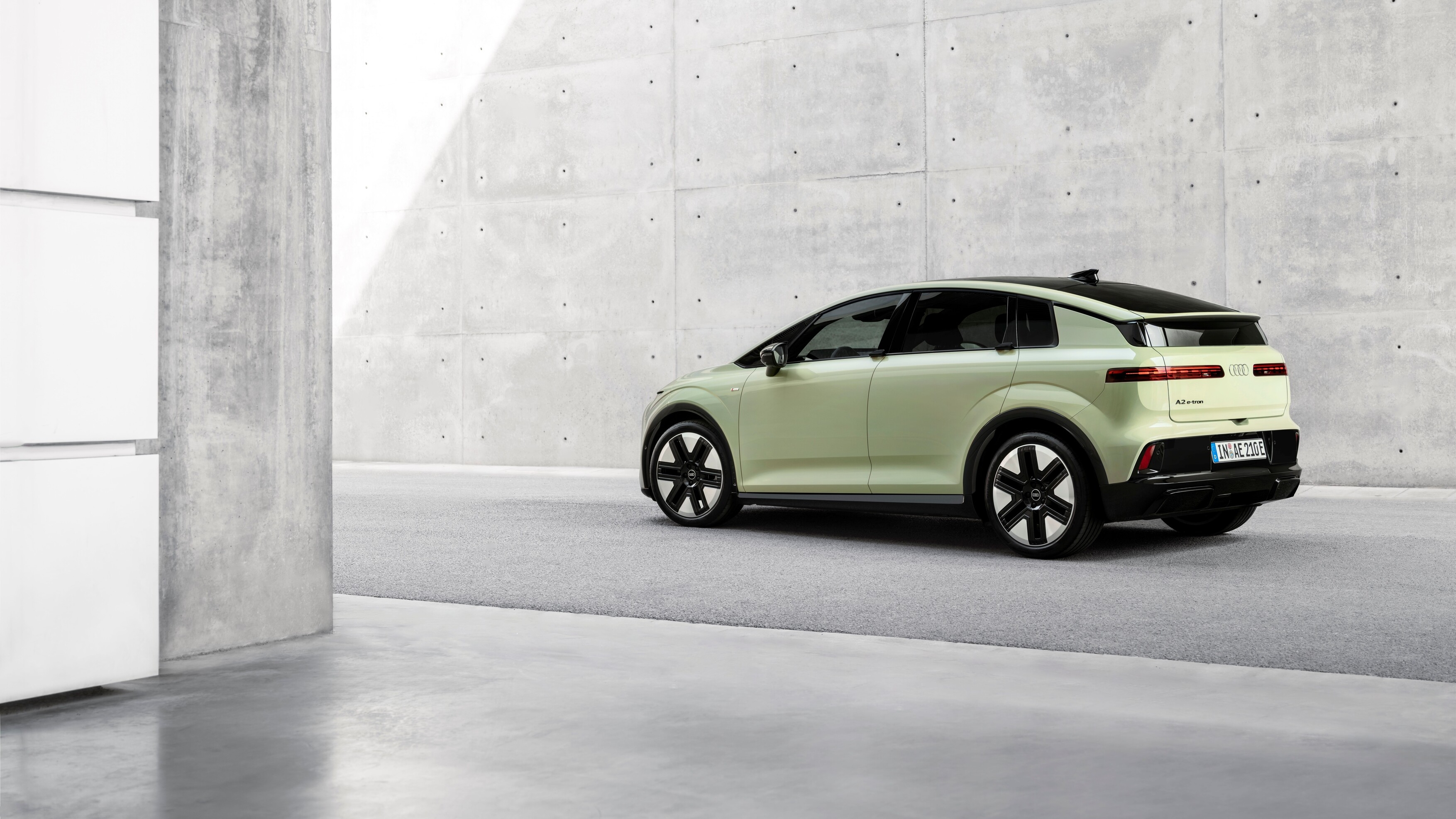 Audi A2 e-tron i i pistasjgrønn metallic.