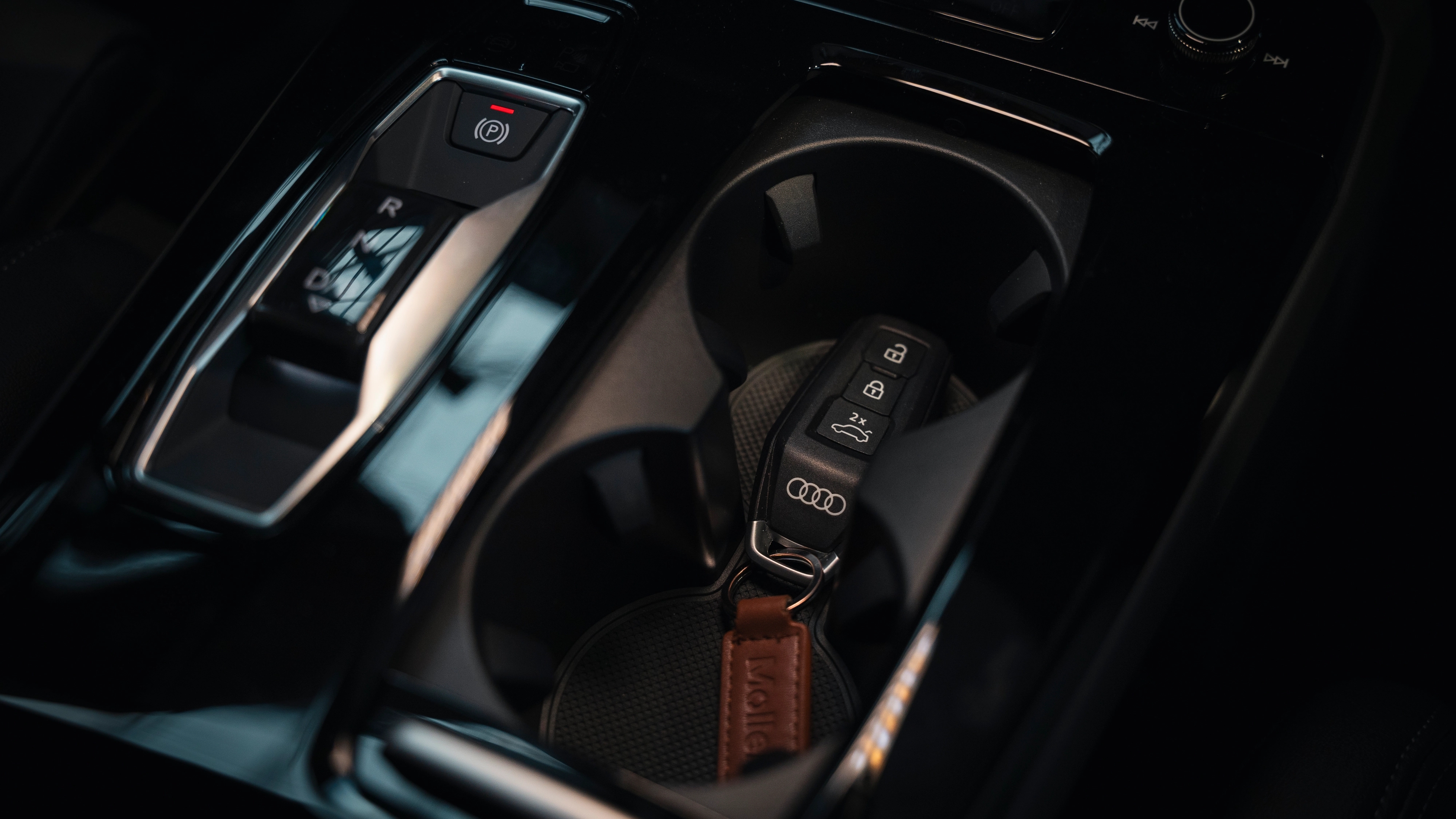 Bilnøkkel i midtkonsoll