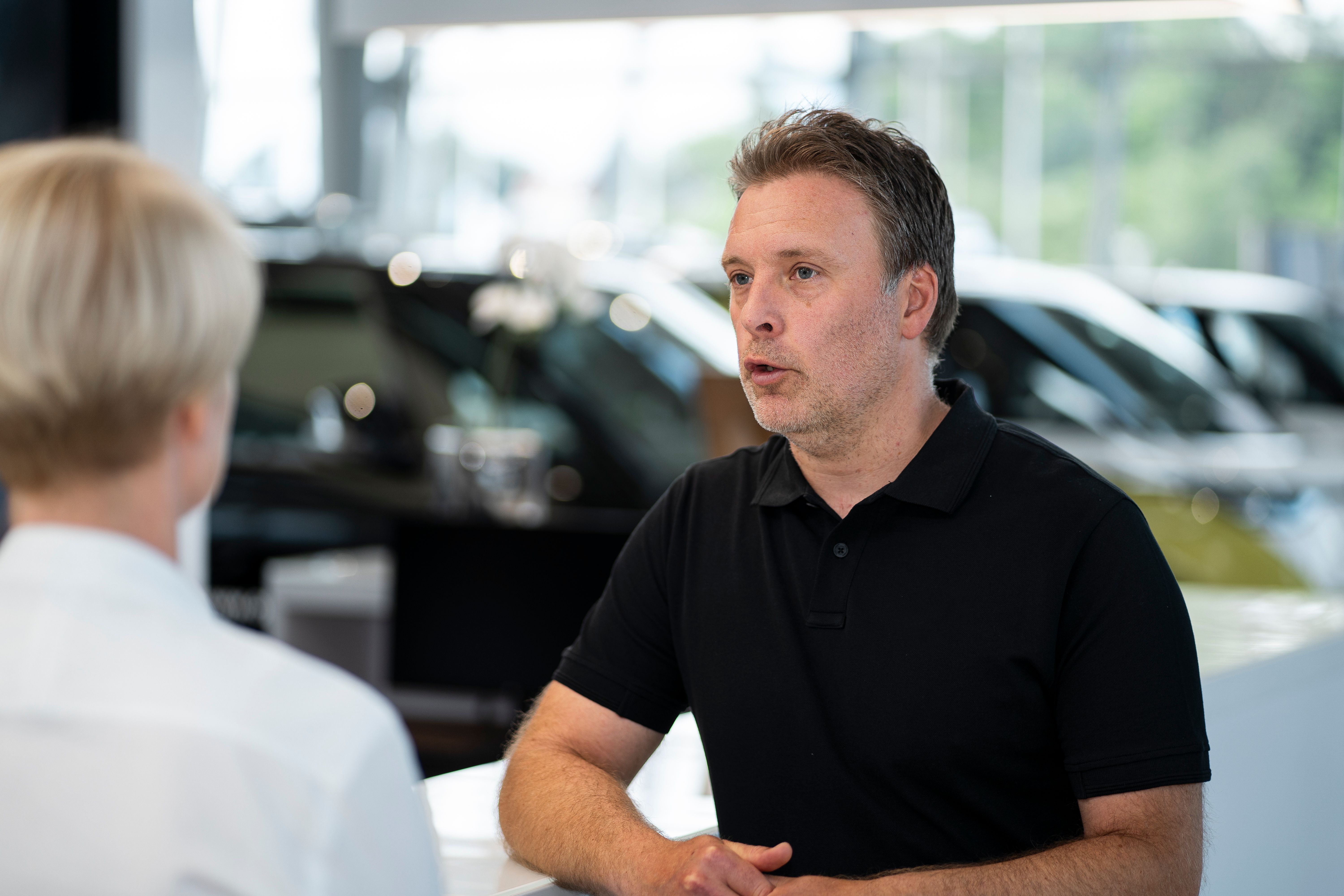 Bilde av en fornøyd Møller Bil-kunde.