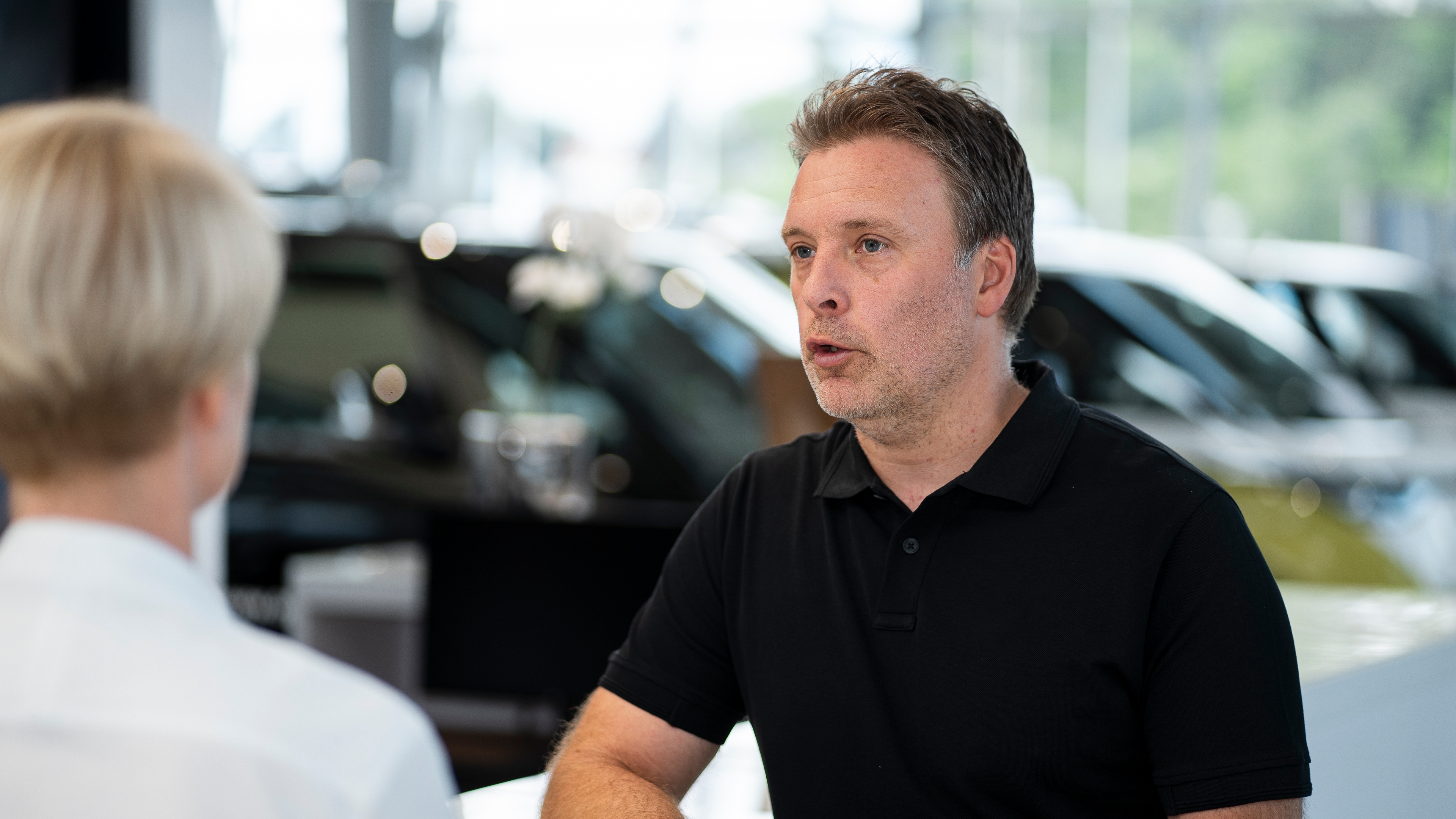 Bilde av en fornøyd Møller Bil-kunde.