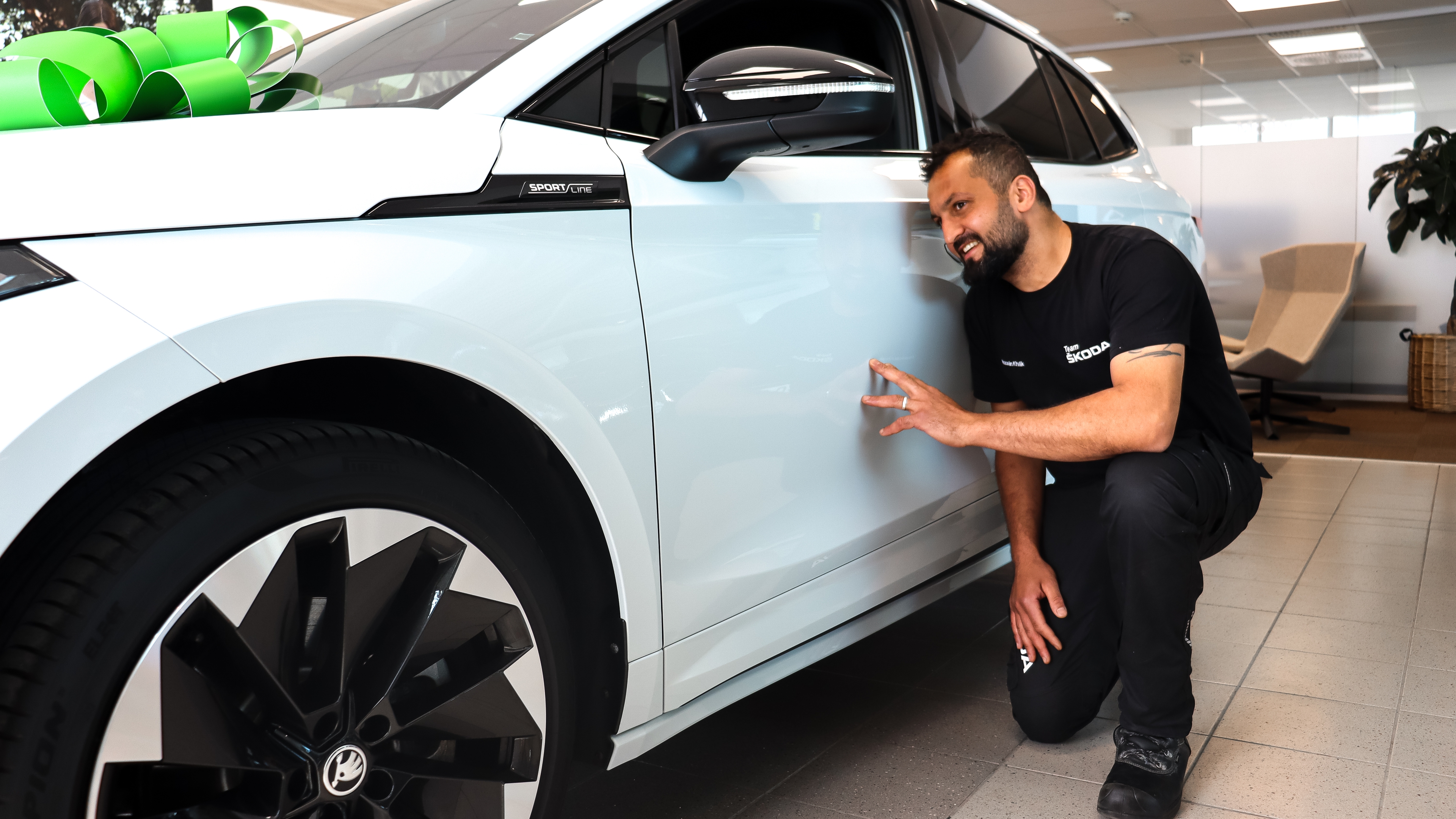 Hussein hos Møller Bil Rud med ren bil