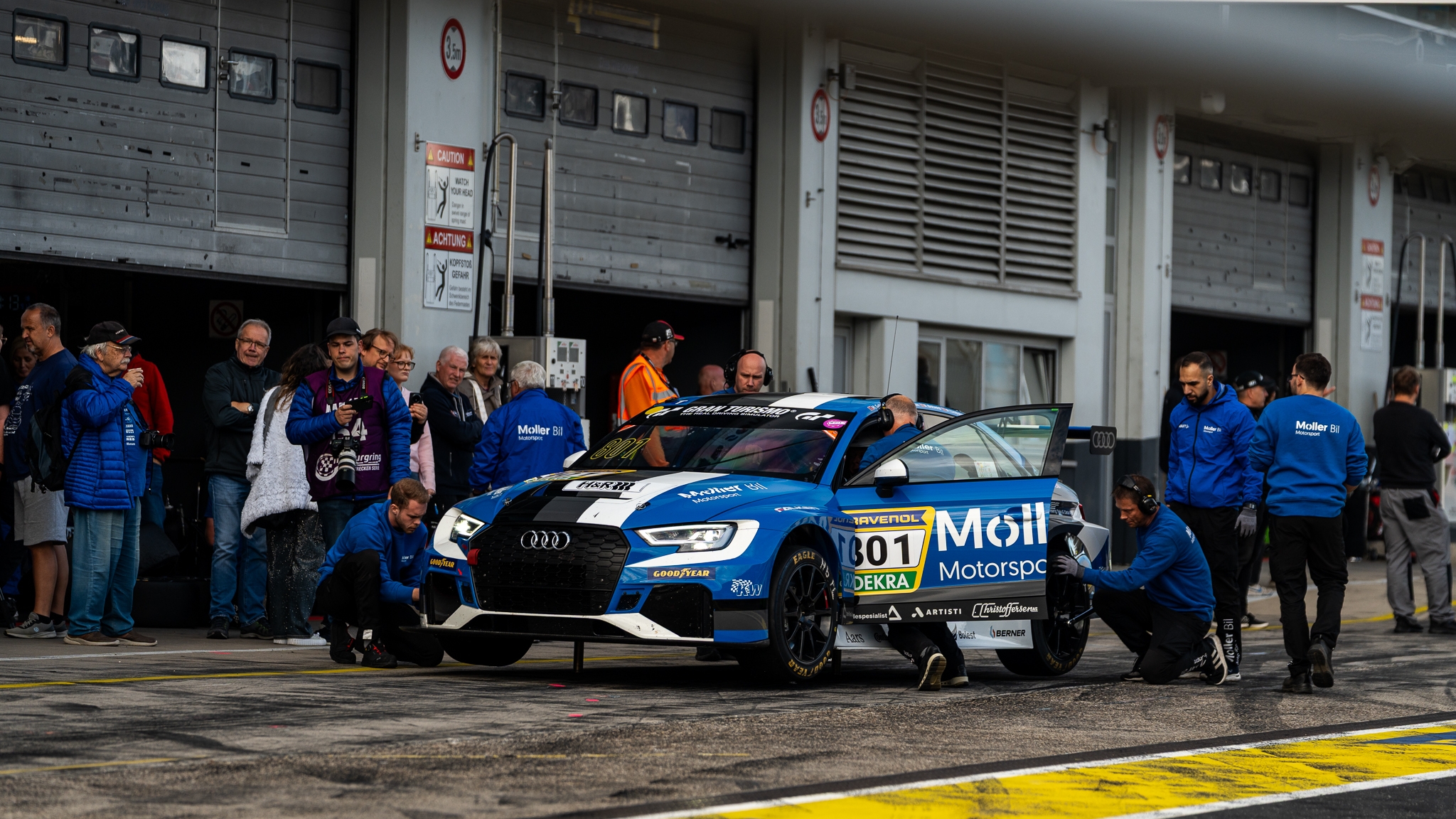 Møller Bils Audi RS 3 LMS i pitlane.