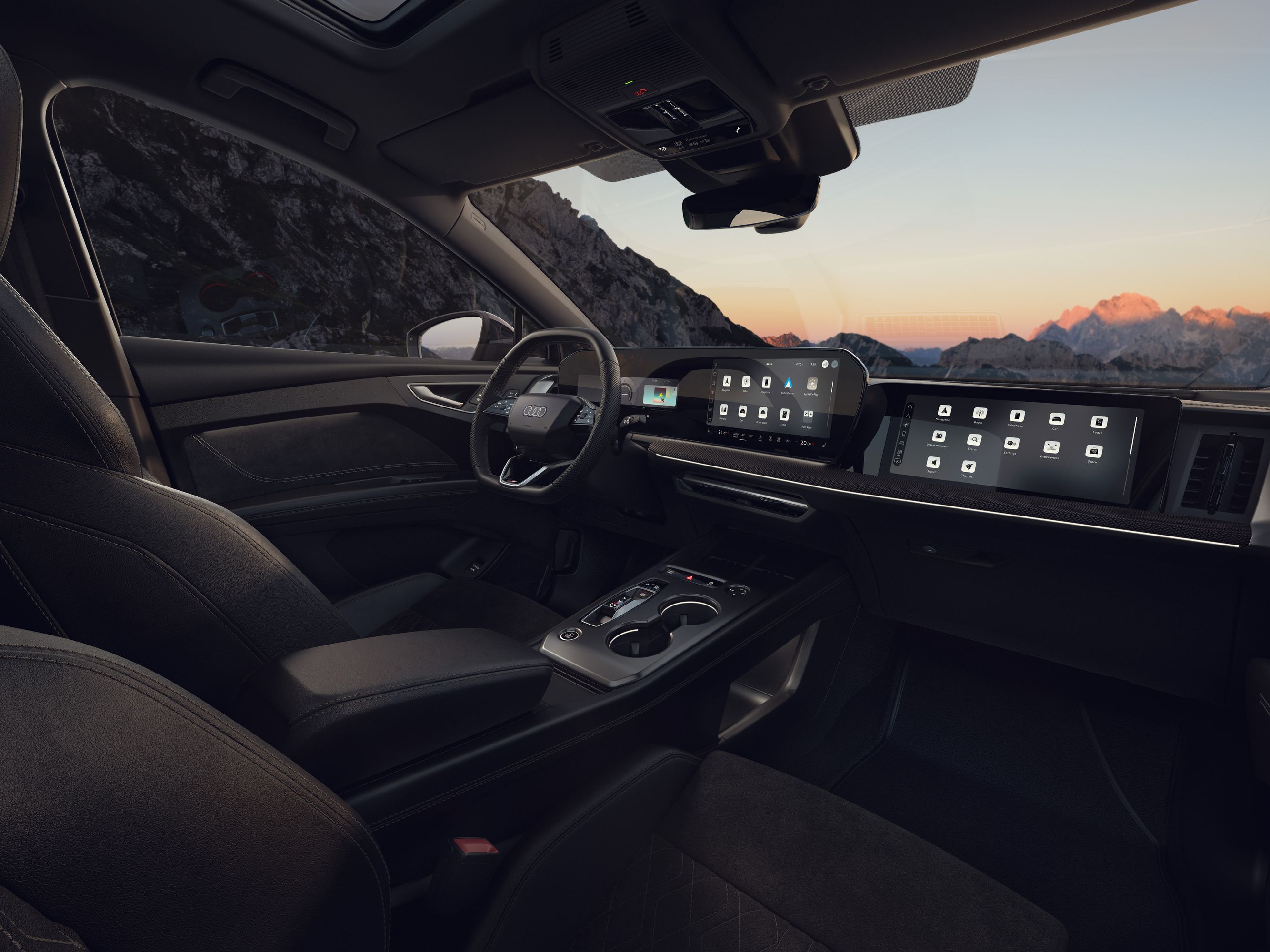 Interiøret i Q4 e-tron er helt nytt. Det er mulig å bestille bilen med opptil tre skjermer. De to til venstre er standard.