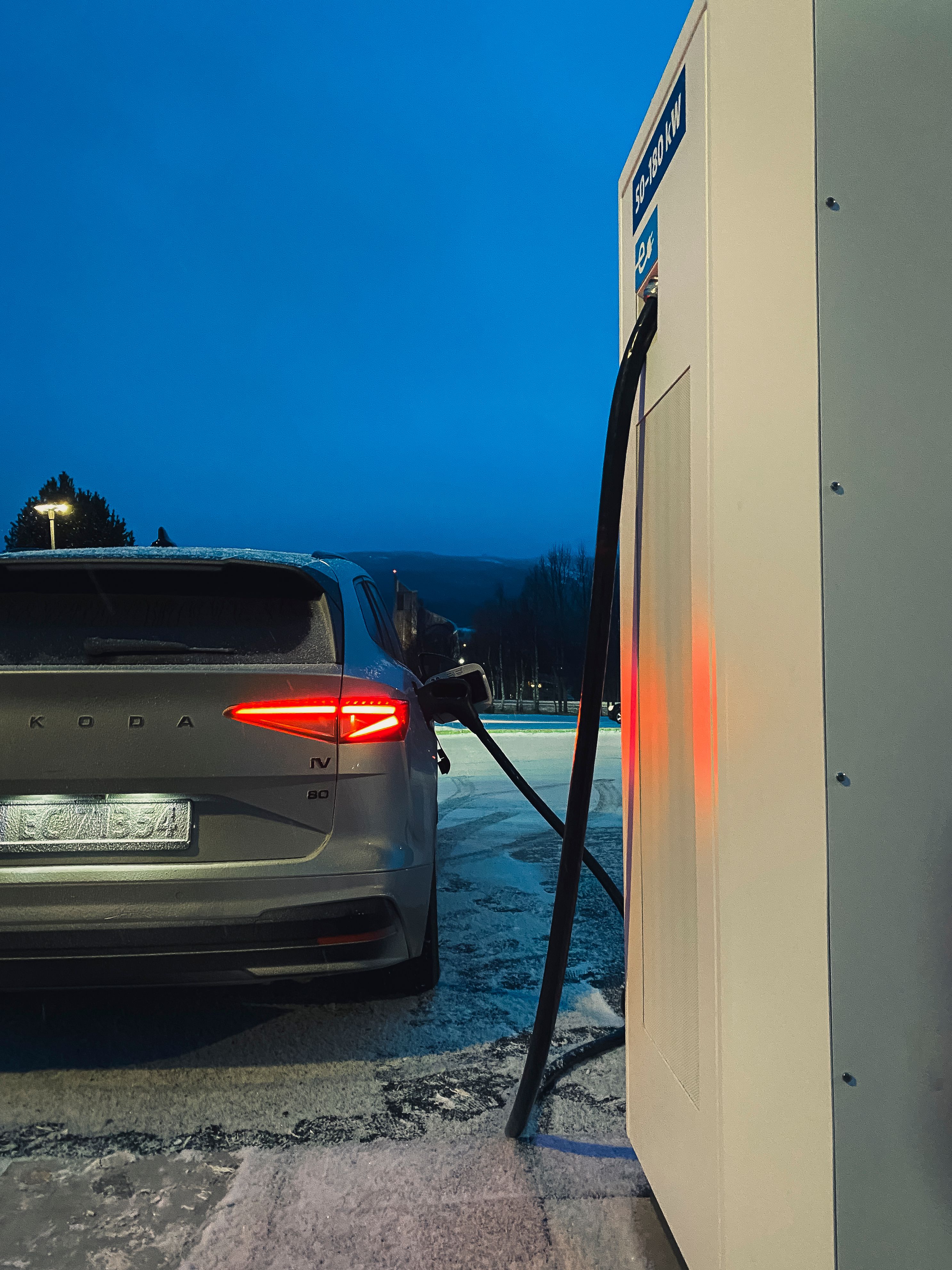 Elbil som hurtiglader