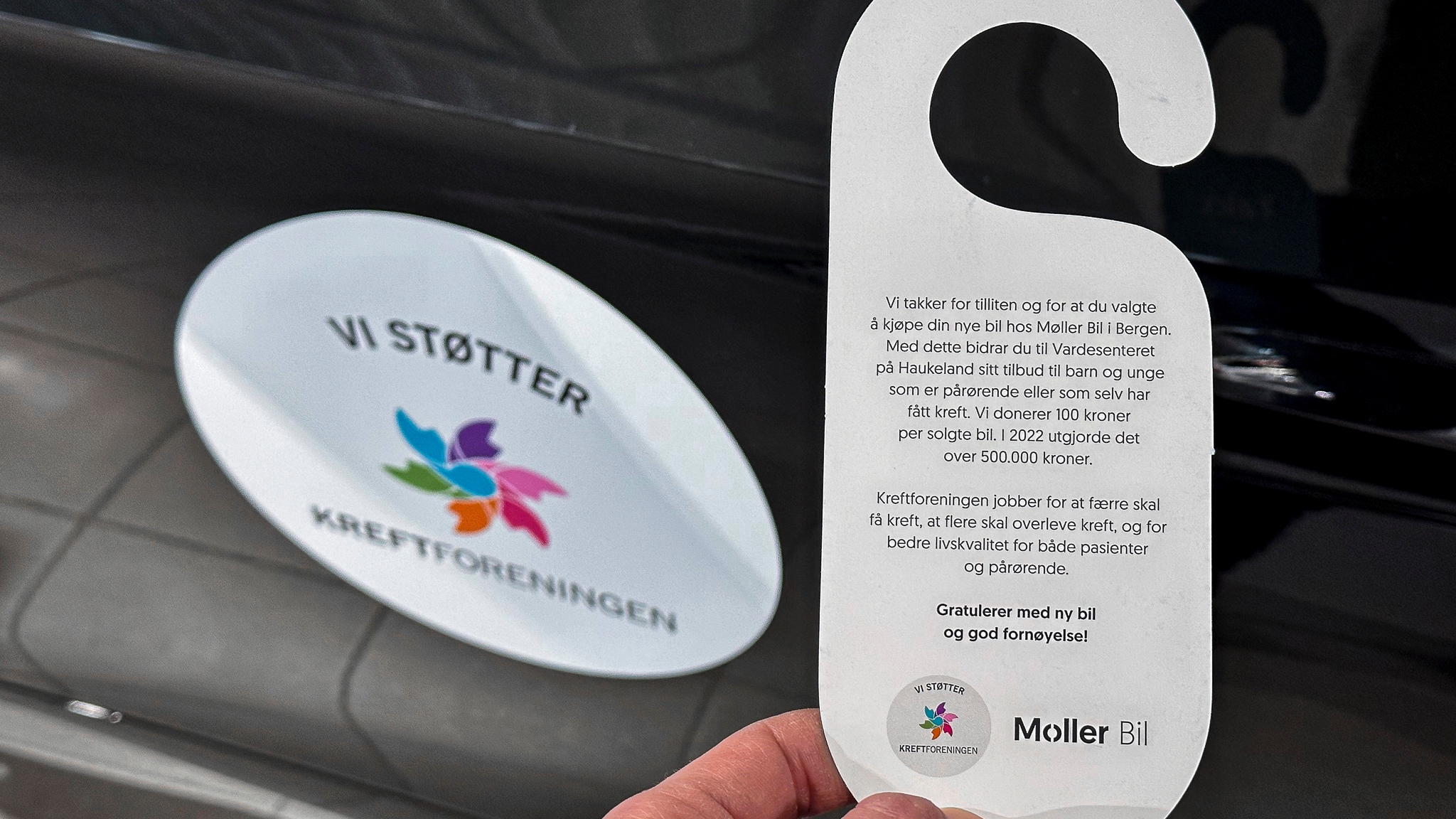 I alle biler som utleveres er det informasjon om samarbeidet med Kreftforeningen.