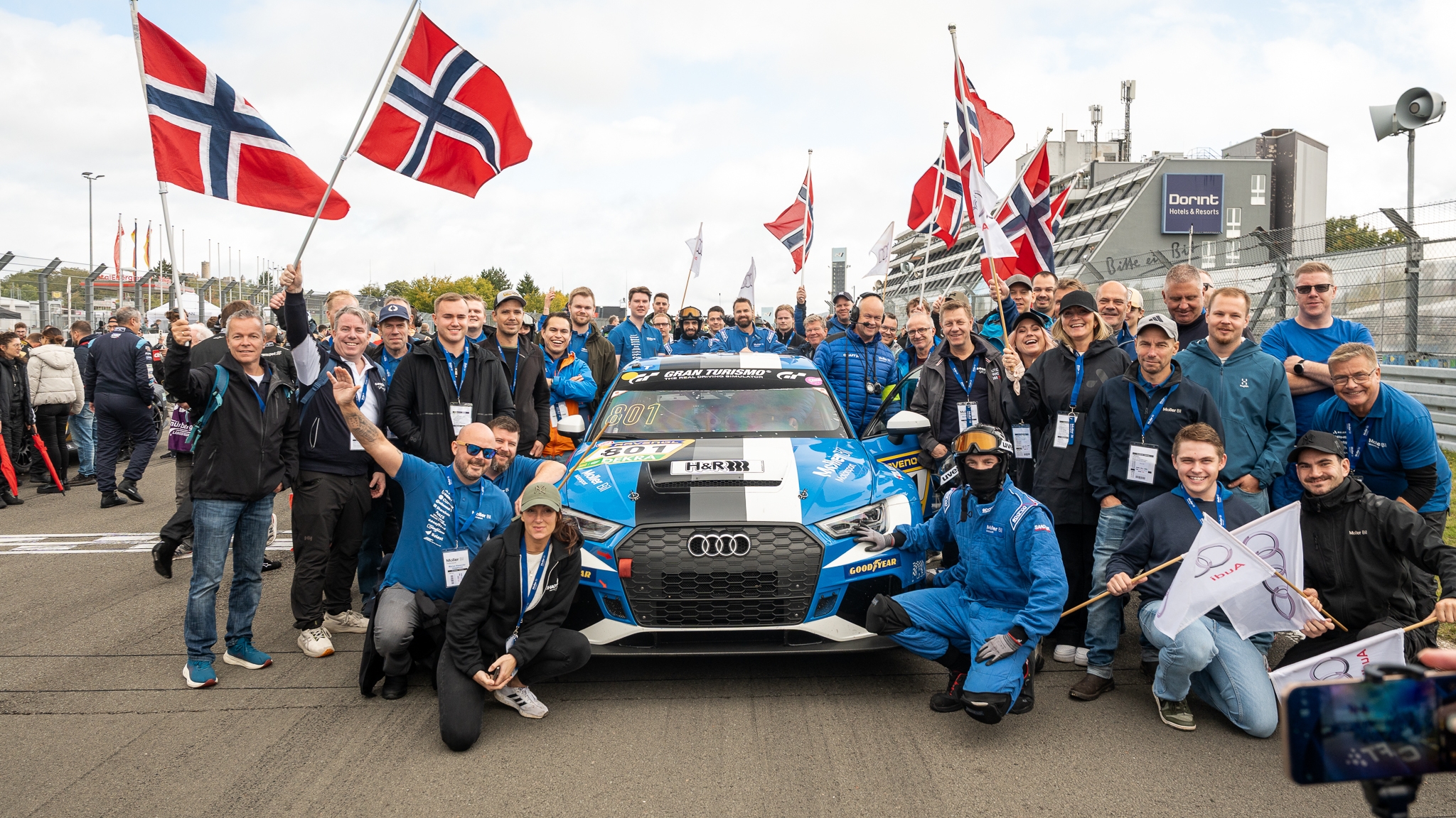 En stor heiagjeng fra Møller Bils forhandlere og samarbeidspartnere gir alltid god energi på løpene i Tyskland.