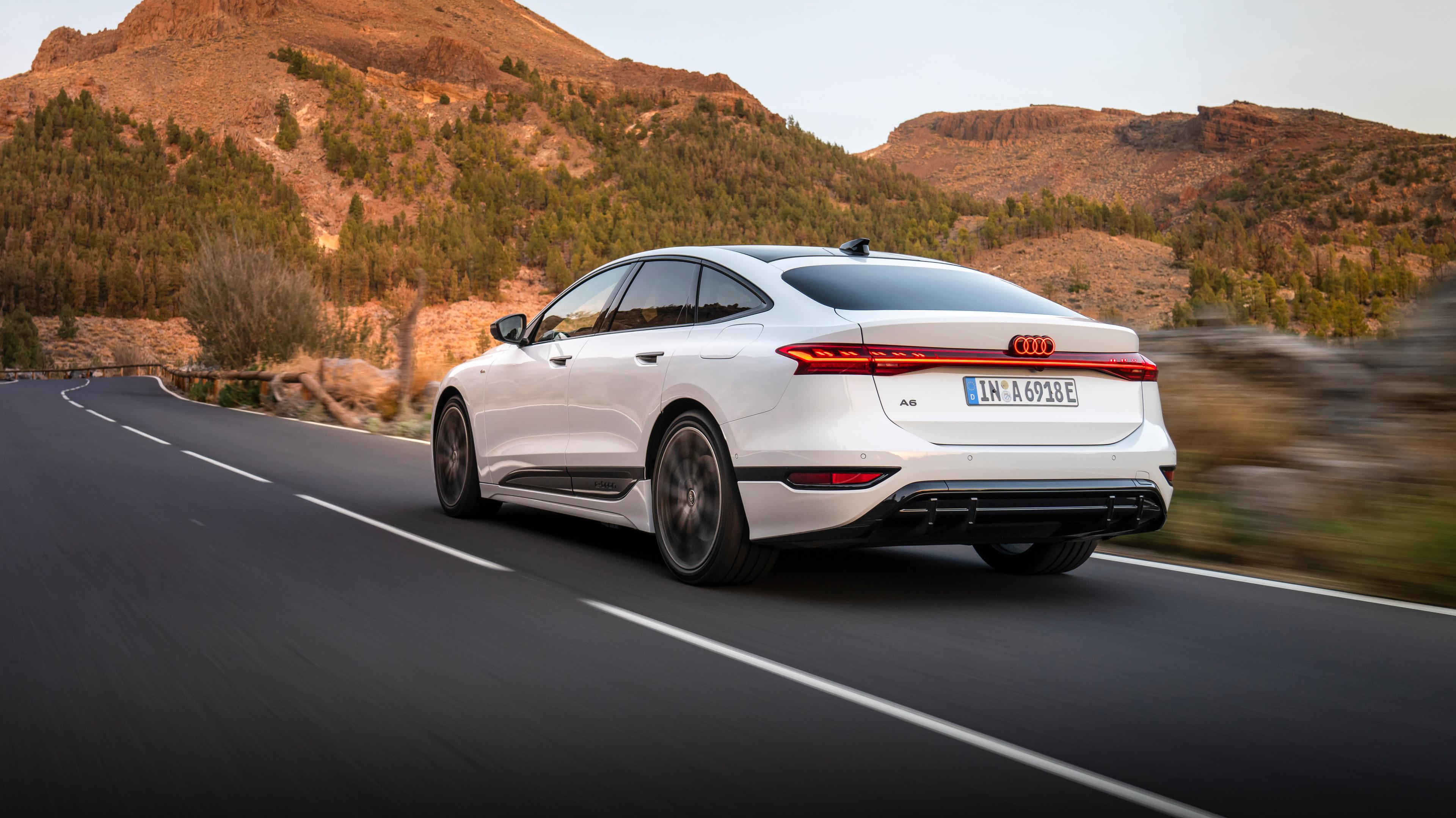 Nye A6 Sportback e-tron bakfra.