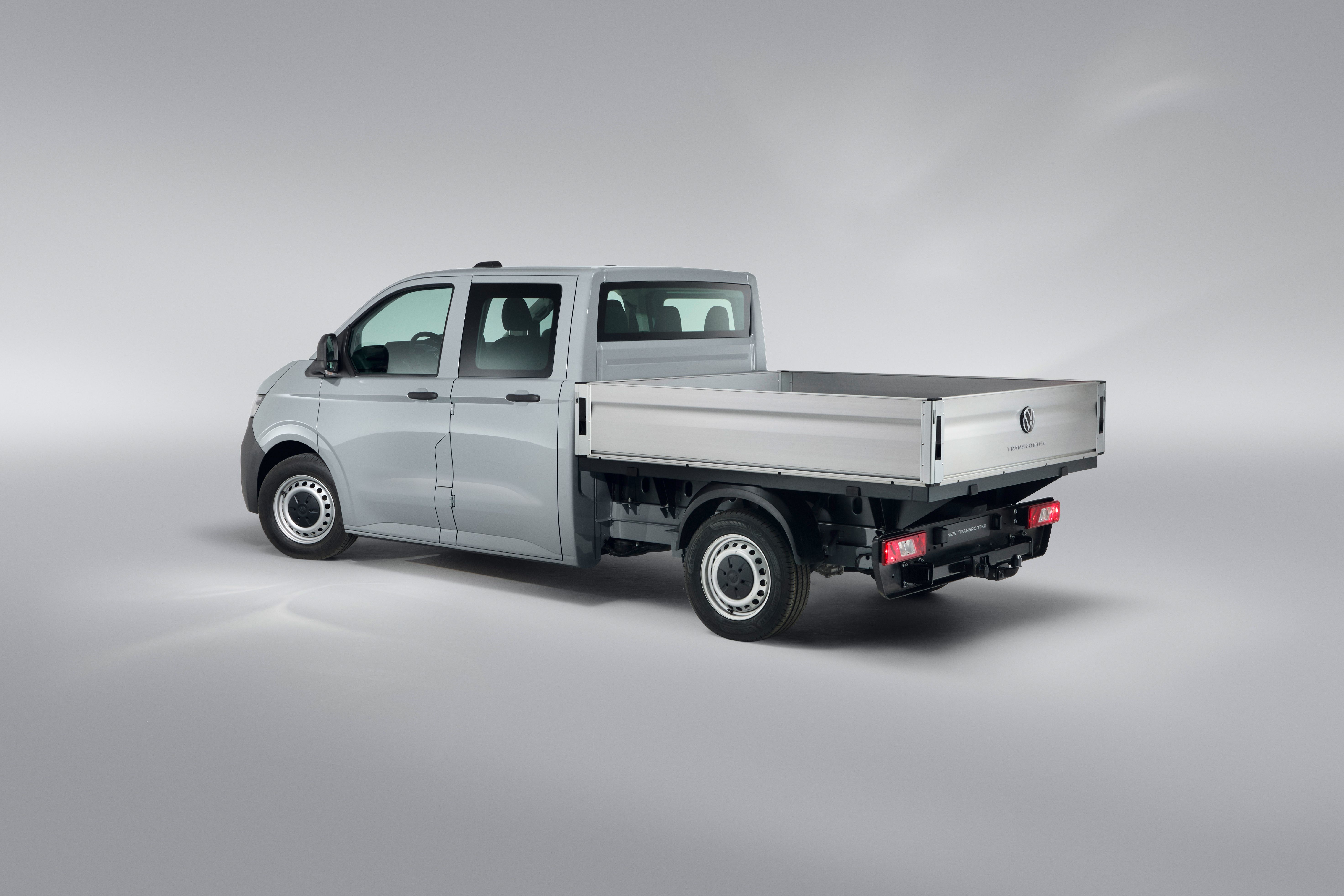 En pickup med dobbelkabin blir også tilgjengelig på et senere tidspunkt.