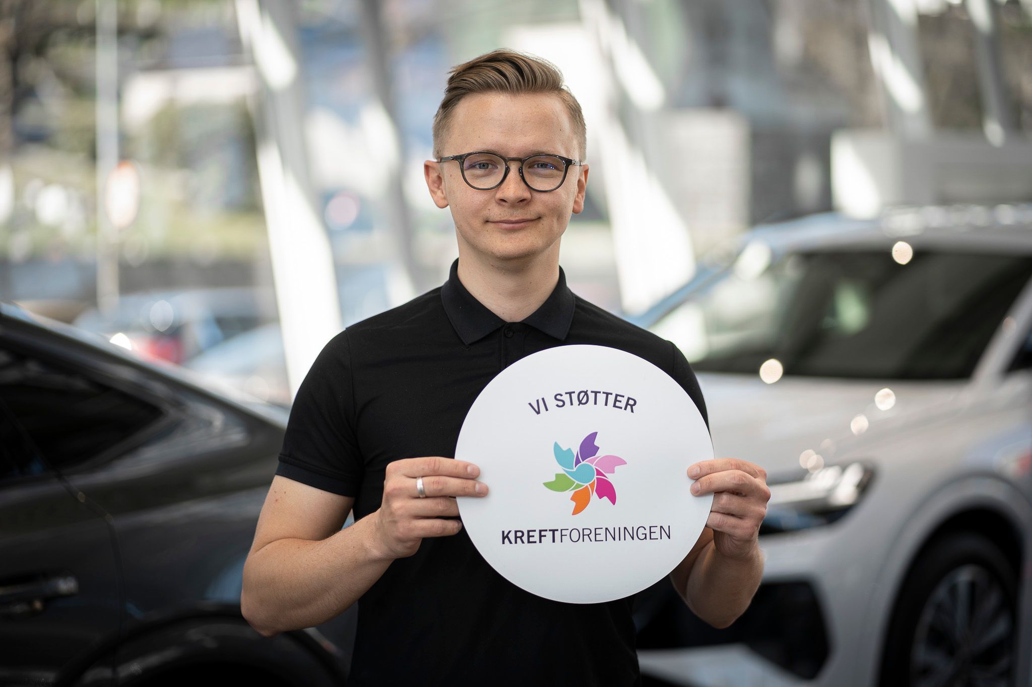 Sandro Karanovic er en av mange ansatte i Møller Bil som er stolt over samarbeidet med Kreftforeningen.