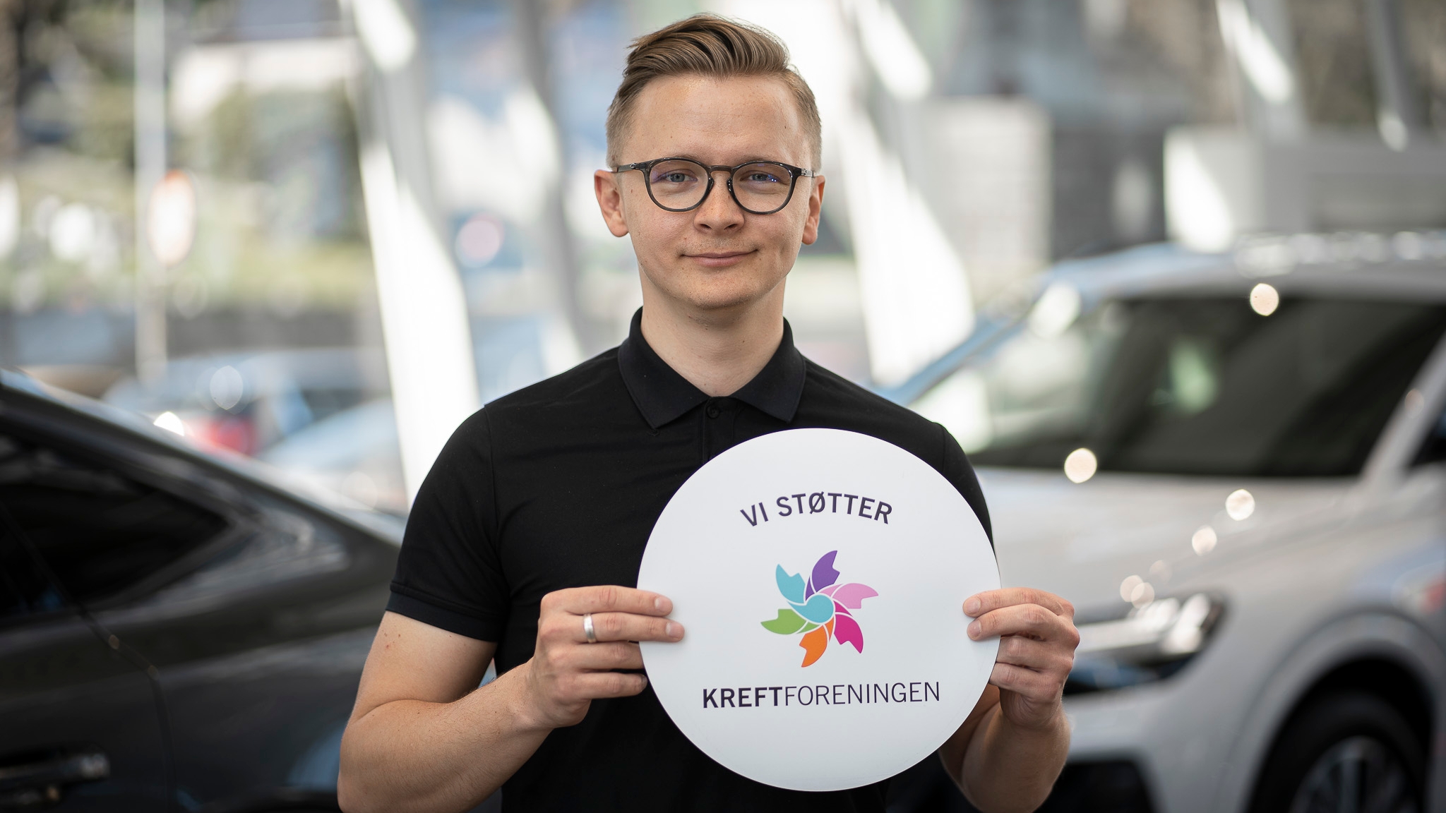 Sandro Karanovic er en av mange ansatte i Møller Bil som er stolt over samarbeidet med Kreftforeningen.