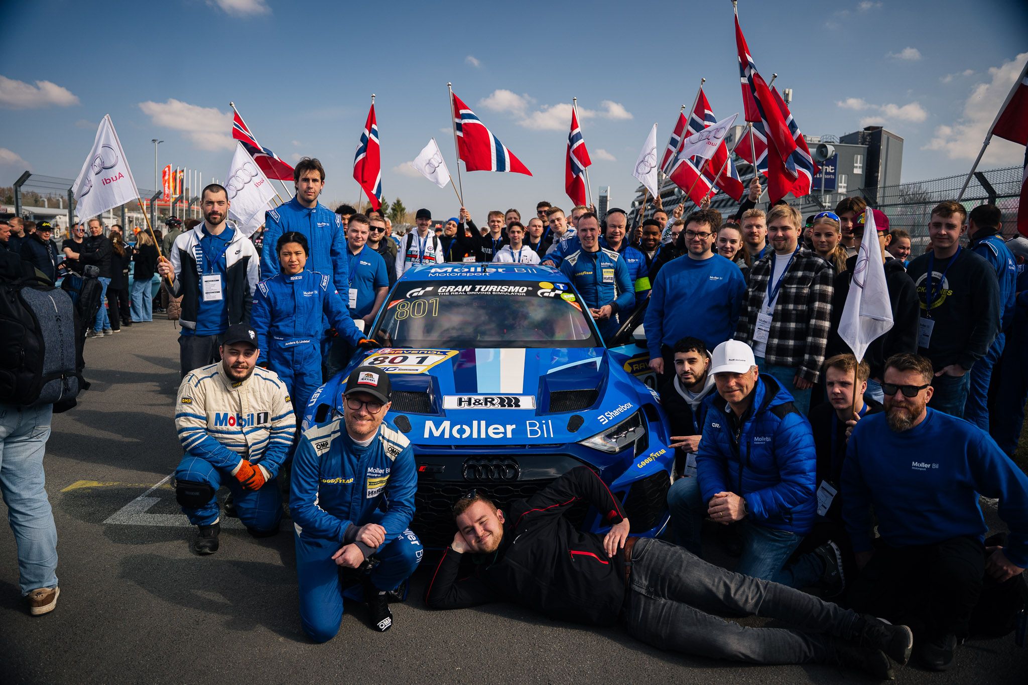 Gjestene var hovedsakelig medarbeidere som nylig har fullført læretiden, fått fagbrev og til slutt fast jobb hos en av Møller Bils forhandlere.