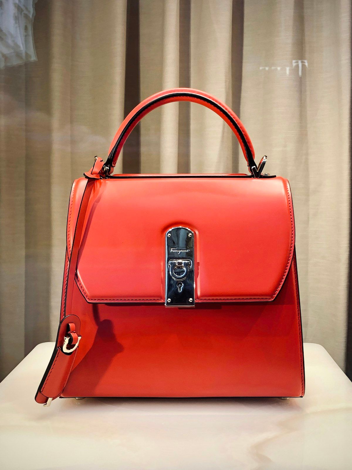 Chic Baguette Shoulder Bag 展示图 2
