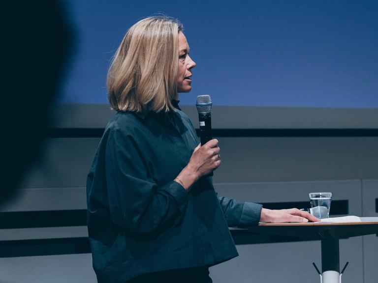 Anna Carmo E Silva, Executive Vice President Strategy and Communications, welcoming participants