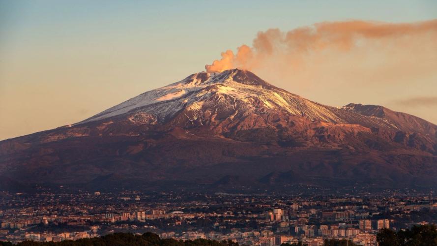 La Circumetnea, un train extraordinaire autour du volcan de l’Etna en Sicile