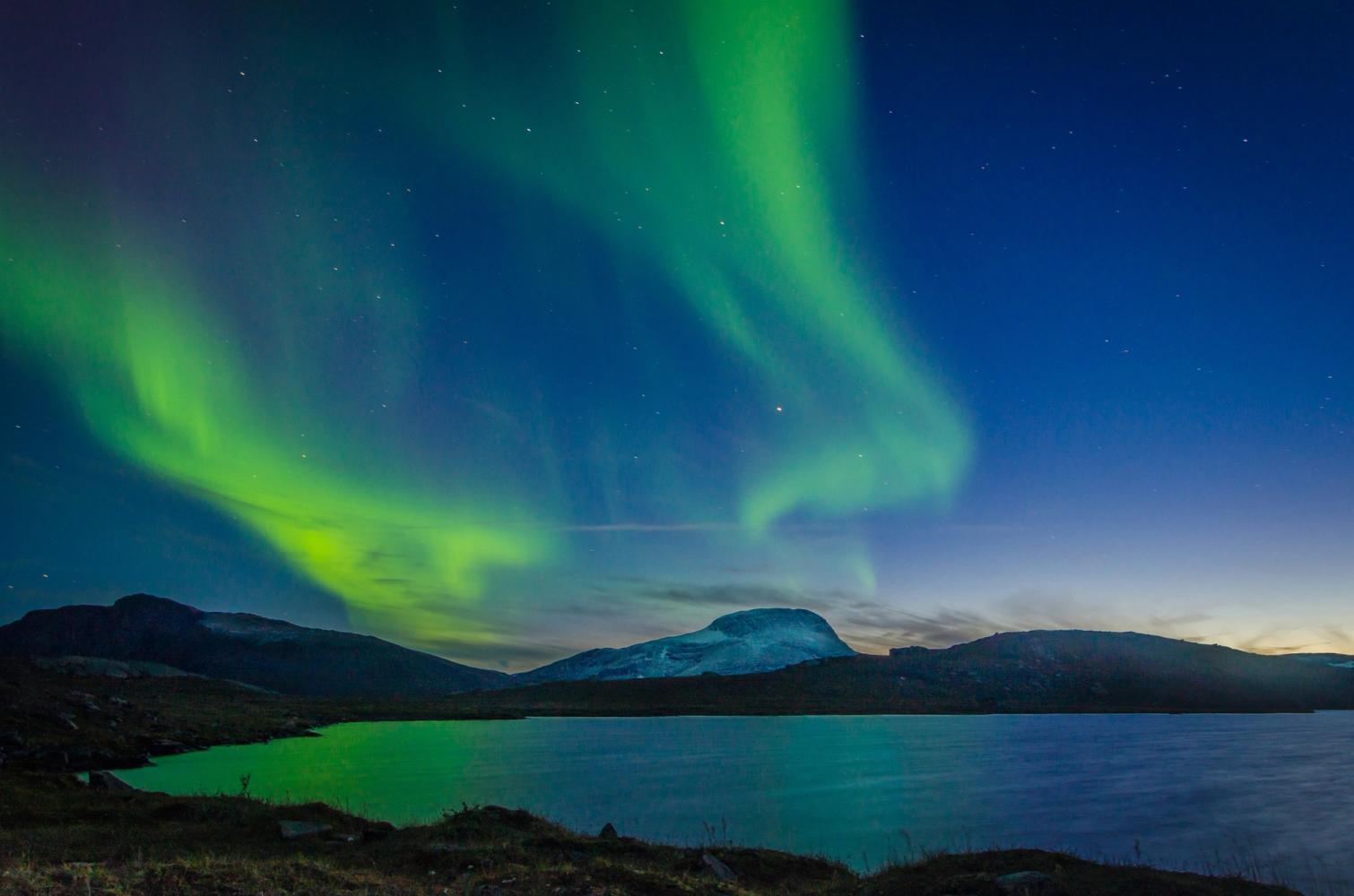 Abisko, its lake, mountains and northern lights