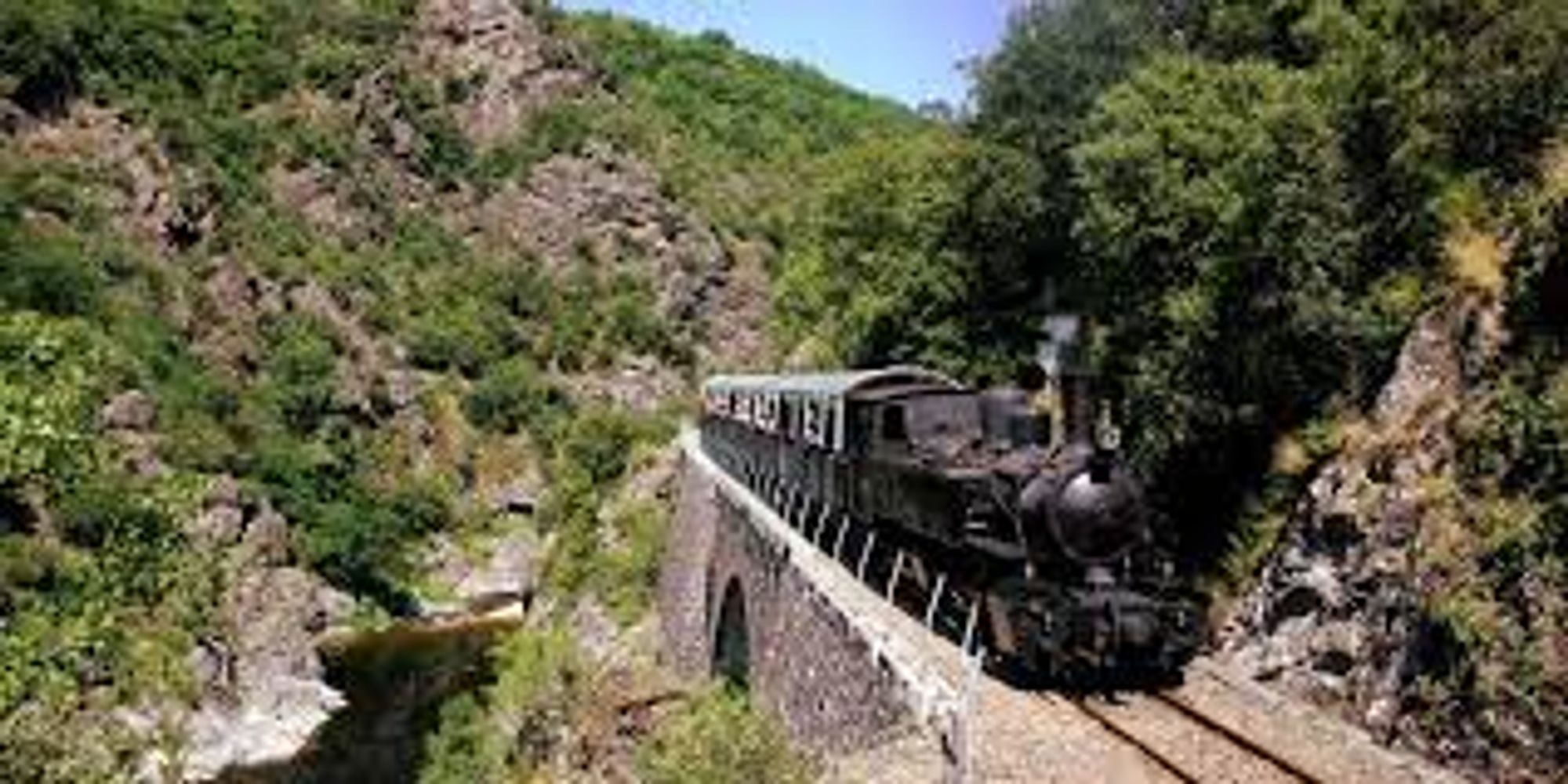 Train dans un paysage d'Ardèche