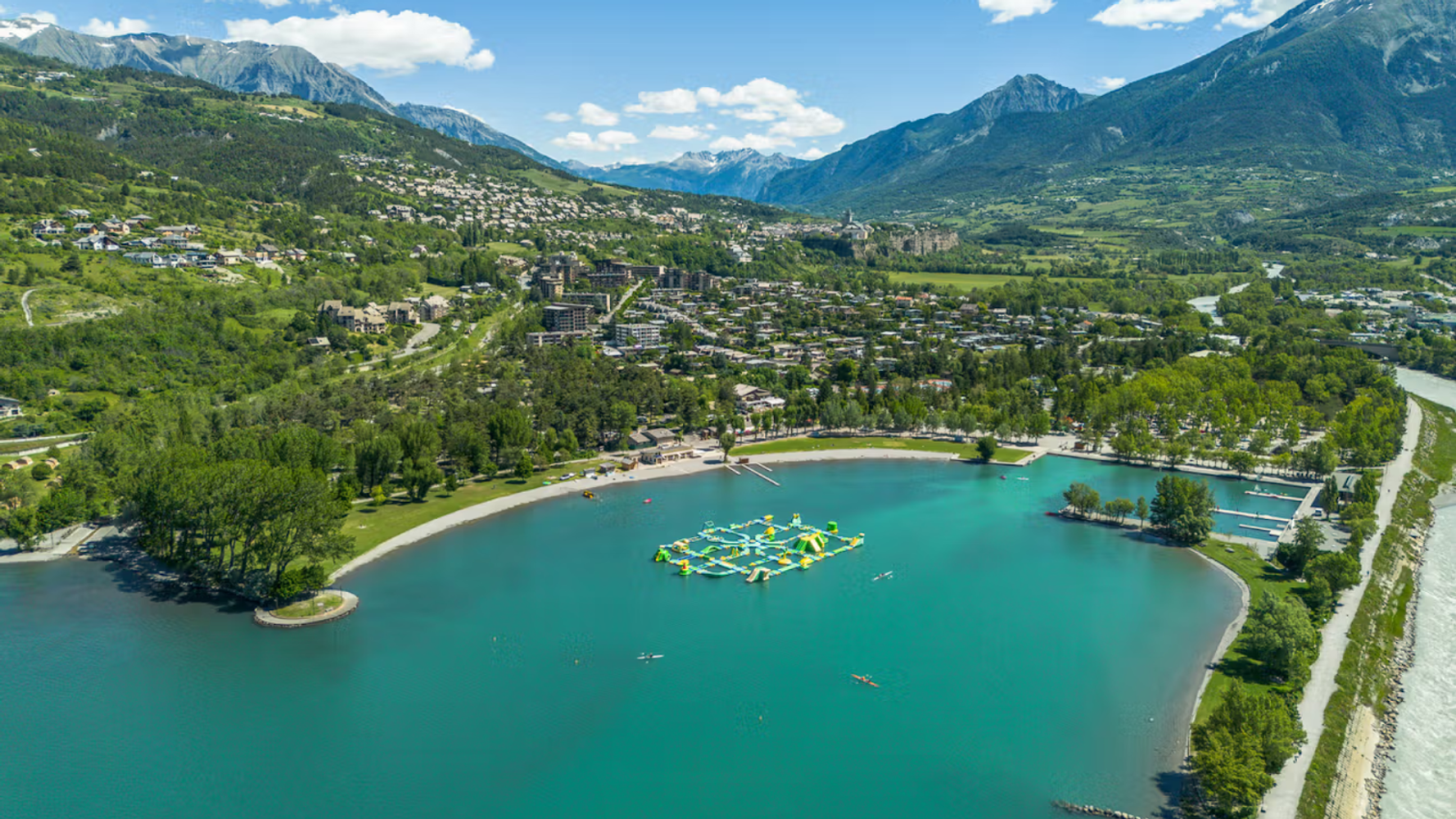 Le lac turquoise d'Embrun