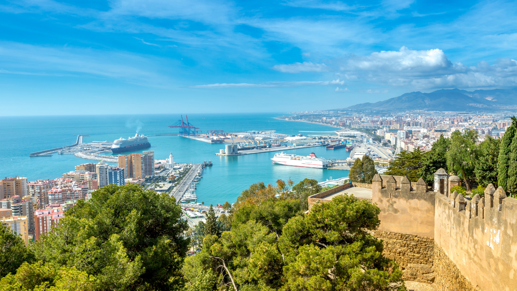 Vue sur le port de Malaga