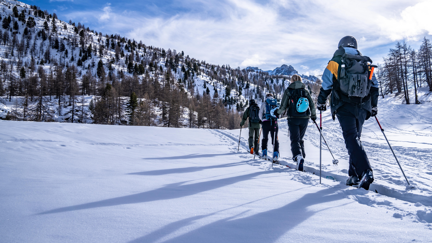 Groupe de personnes en ski de randonnée