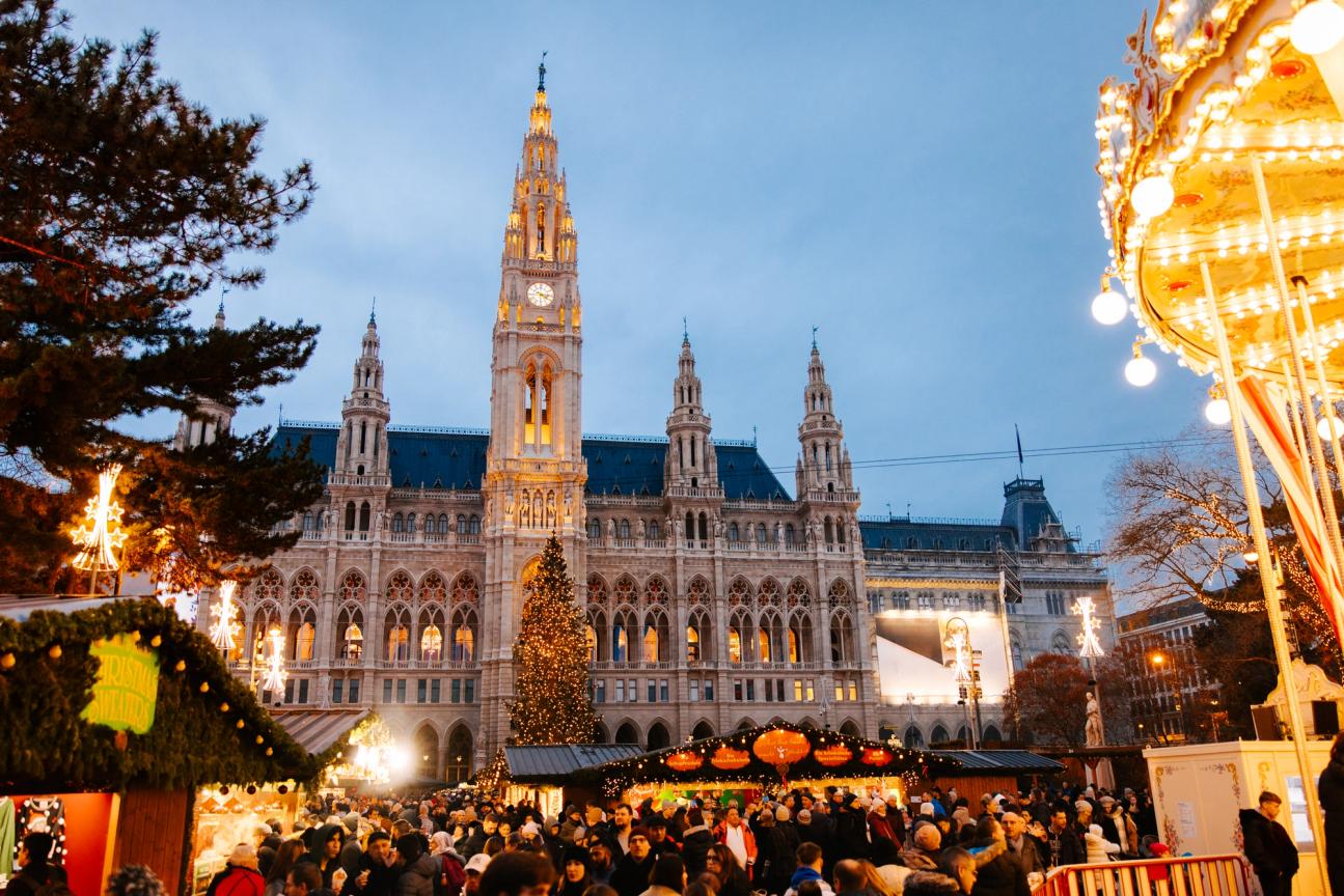 Les plus beaux marchés de Noël en train de nuit — photo 1