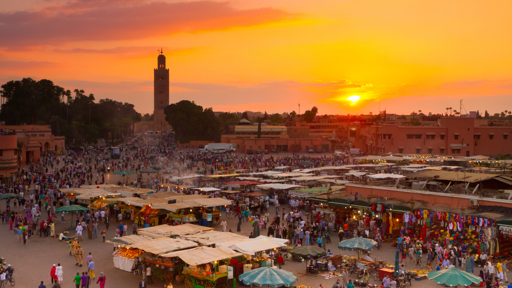 Coucher de soleil sur la place Jemaa el-Fna à Marrakech