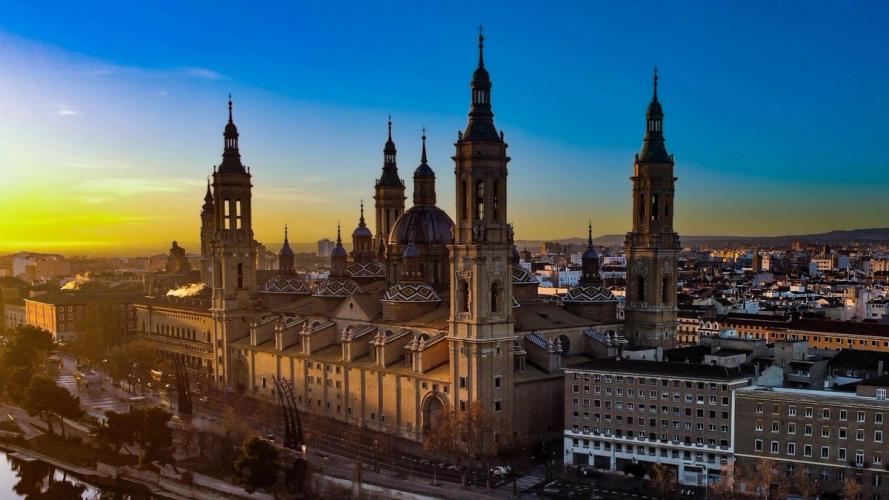 Saragosse en train : l’escale incontournable entre Madrid et Barcelone