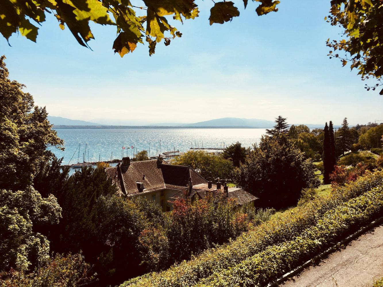 Image 4: Nyon