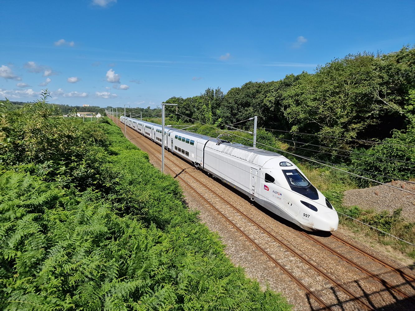 Rame du TGV M sur la ligne de Paris-Montparnasse à Brest le 6 juillet 2023, lors de la campagne d'essais sur le réseau ferré national.