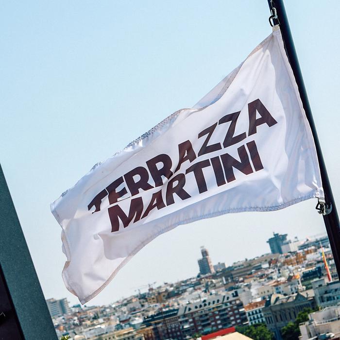 bright MARTINI Bianco Spritz on a sun-drenched afternoon at TERRAZZA MARTIN